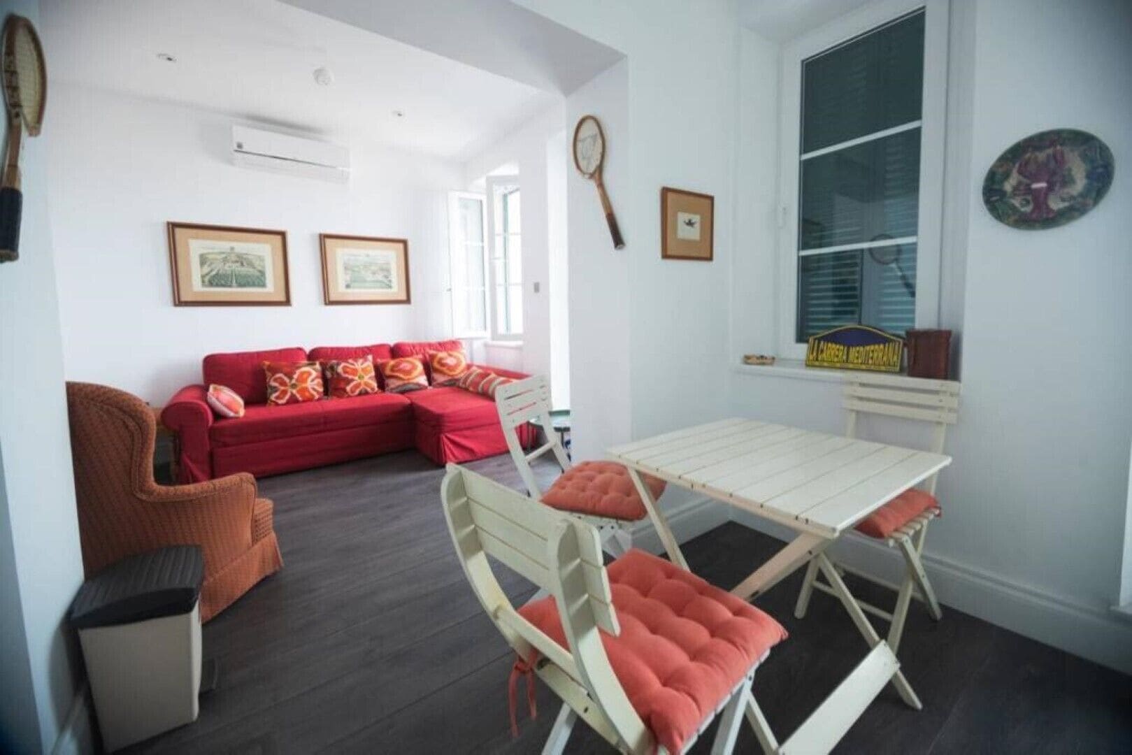 Charming Colonial Flat in historic building