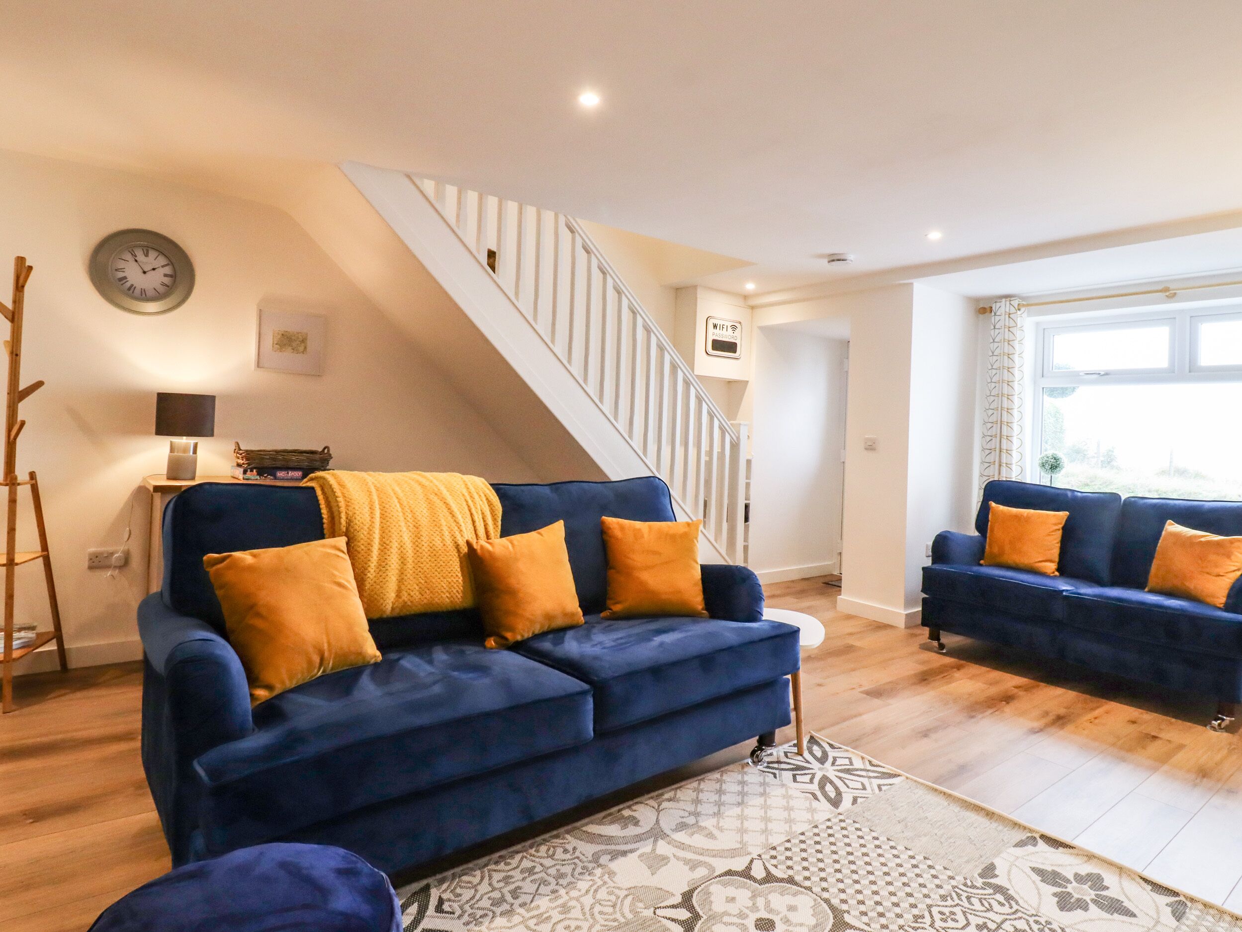 NO. 3 LANESIDE, character holiday cottage in Great Harwood