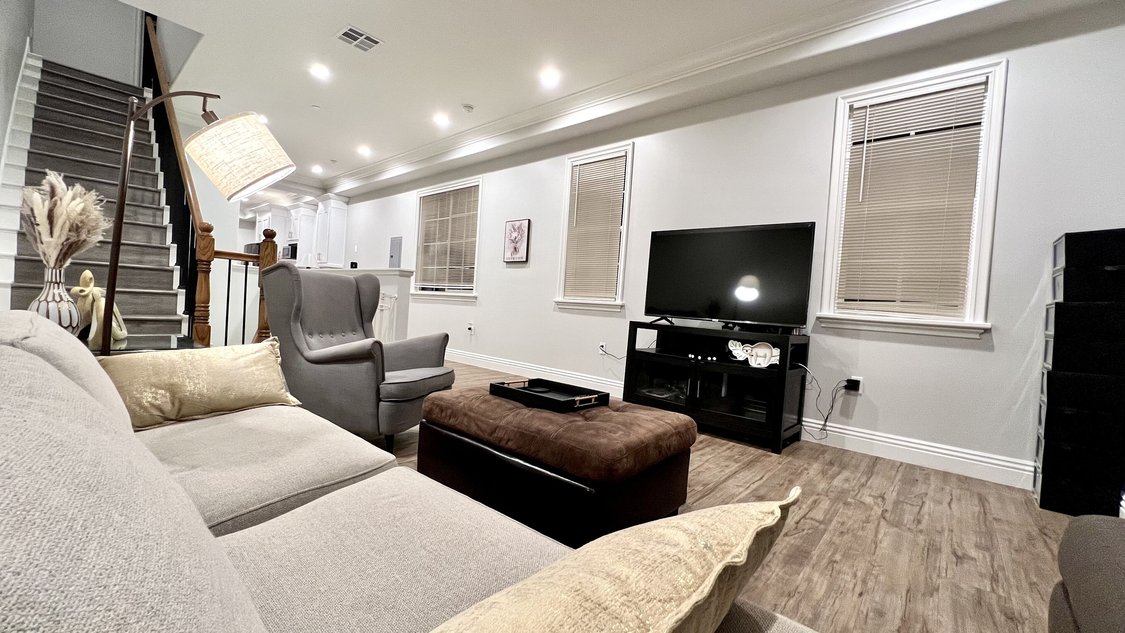 Upscale Condo NEW 2 BR ENSuite 2.5 Bath Attached Garage , full amenities