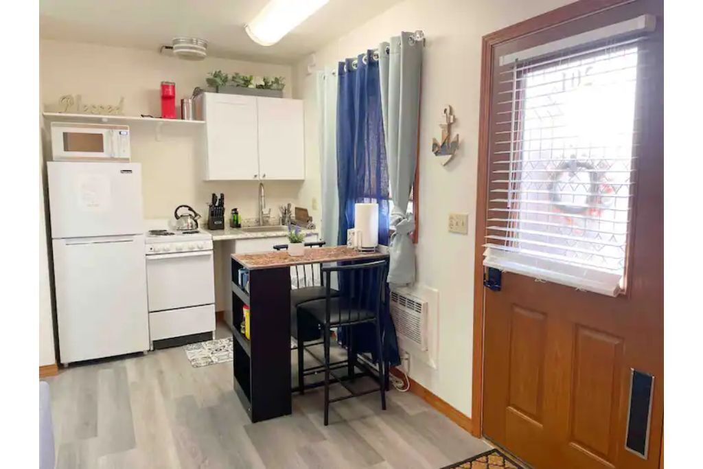 Beautiful condo overlooking downtown