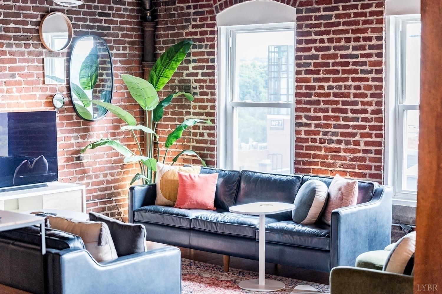 Luxurious 3BR Downtown Penthouse - Perfect Location