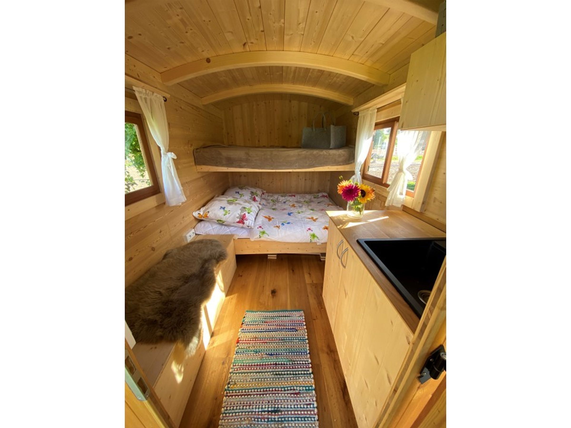 Shepherd's wagon on an agricultural property with approx. 8 square meters for a maximum of 3 people