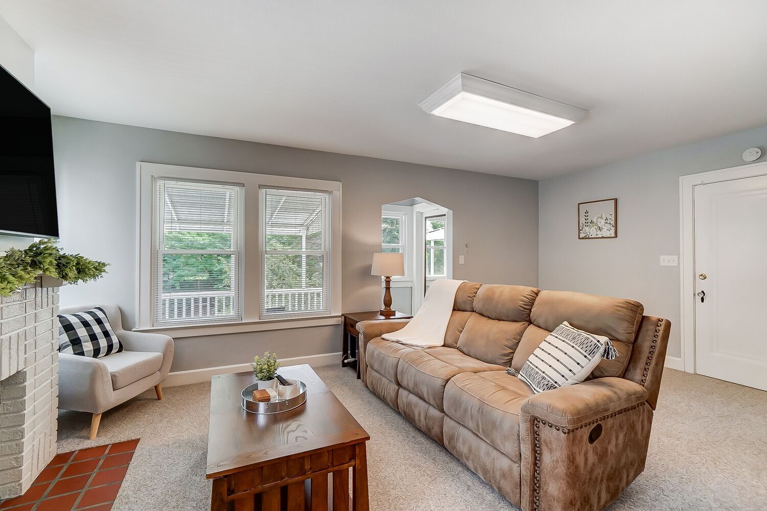 Private 2 bedroom apartment within walking distance to Toledo Hospital!