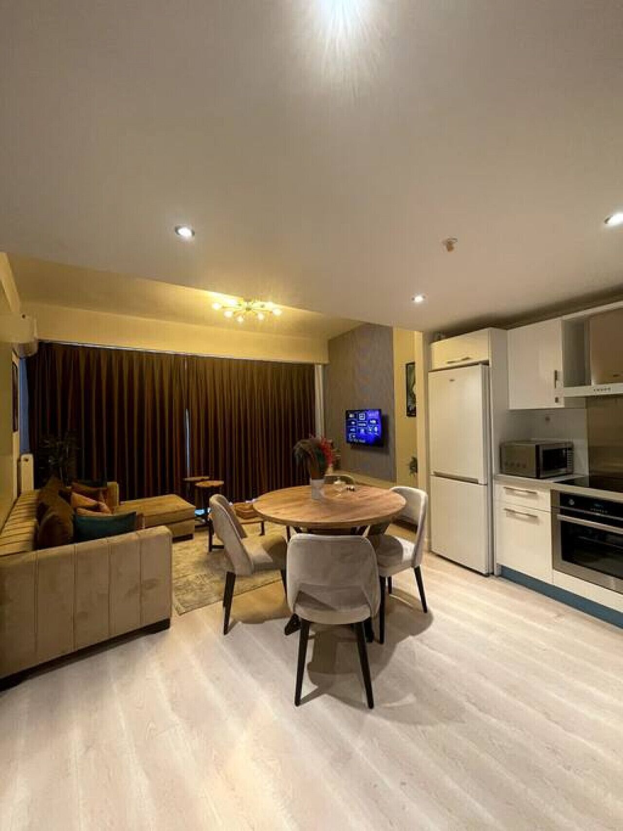 1bedroom Apartment With Terrace Near Mail of Istanbul