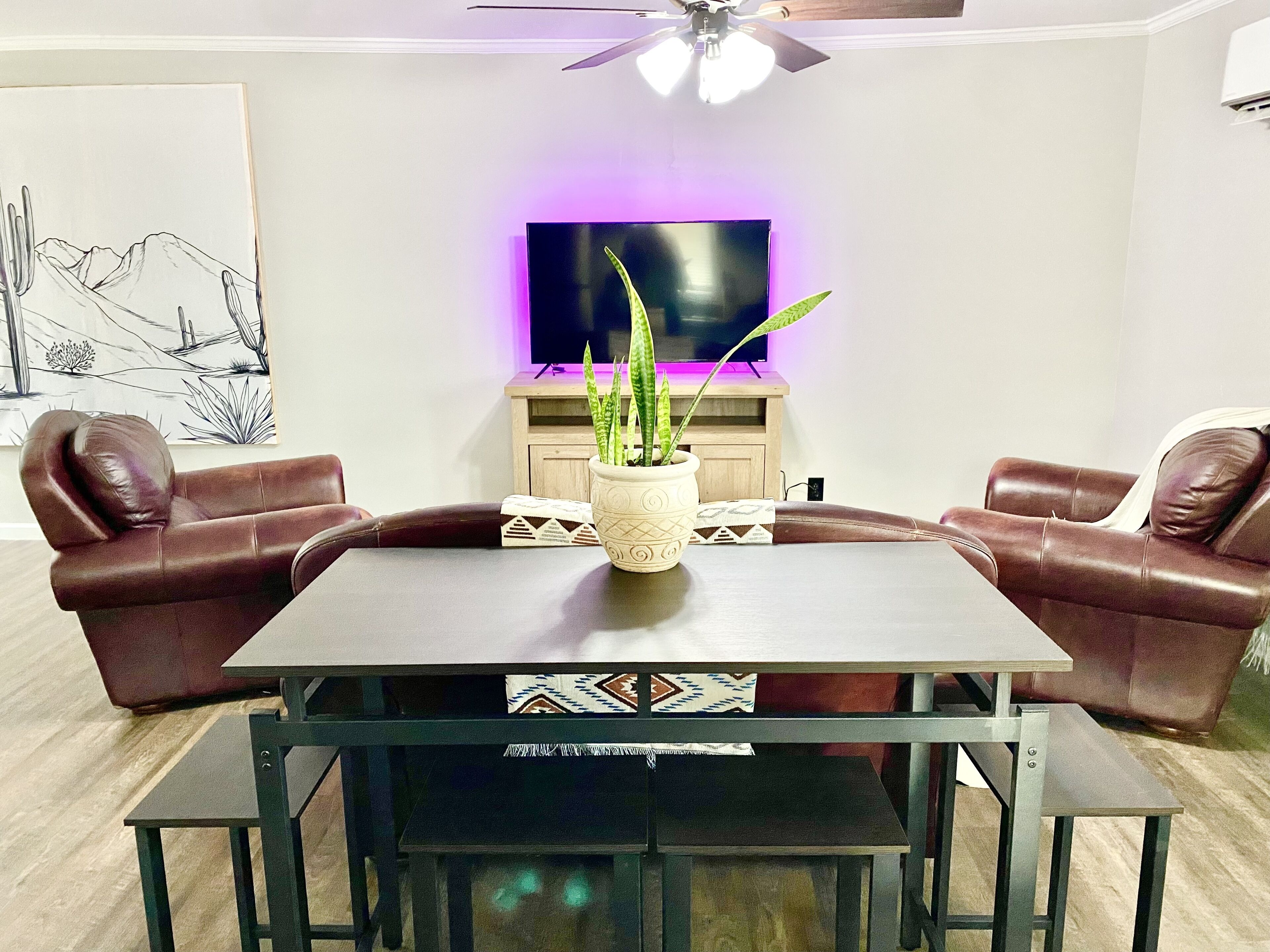 Downton Westrn Condo/50” TV~250mb WiFi/30%EXTEN’d Stay Discount
