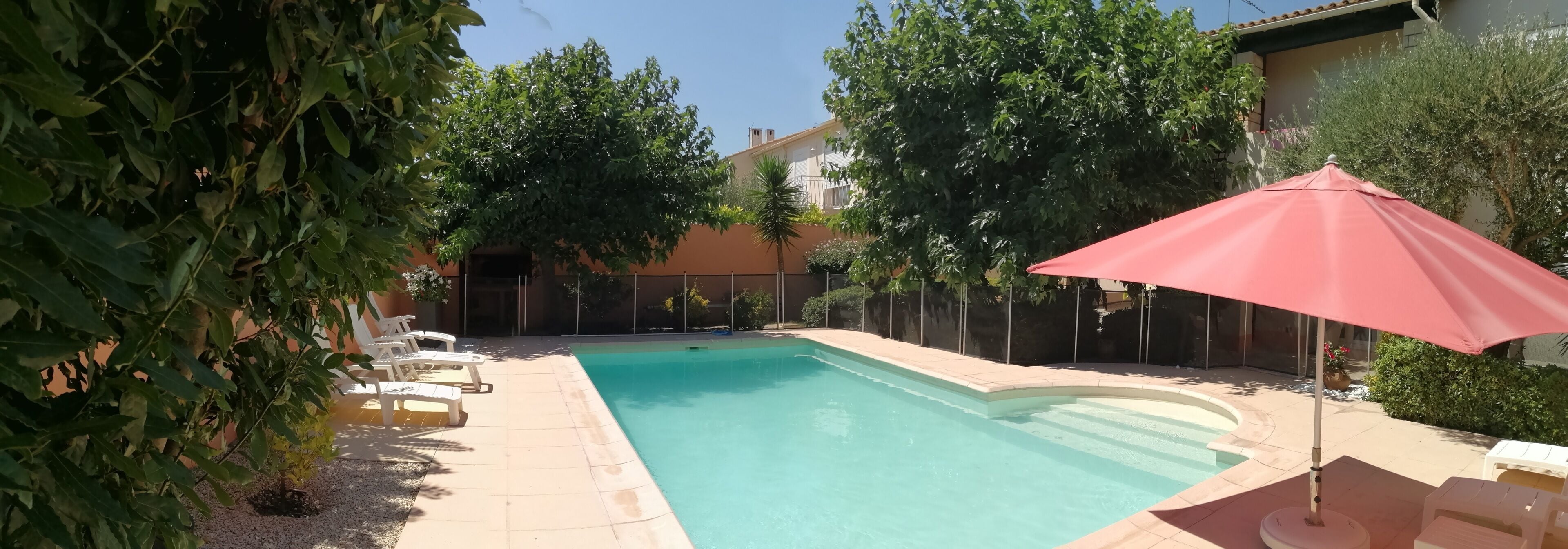 In villa F3 apartment with swimming pool