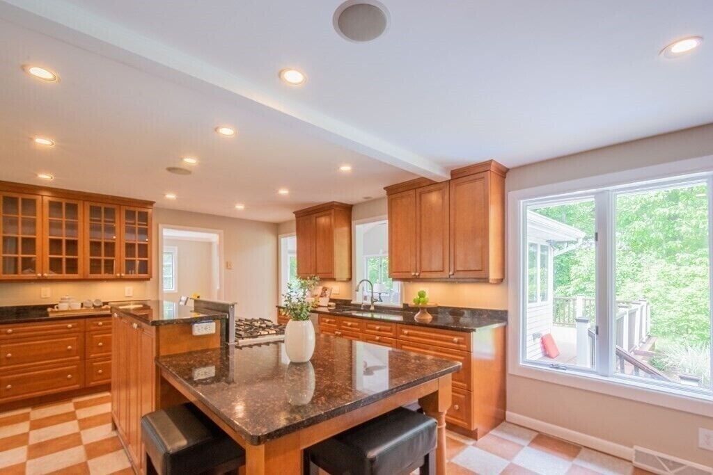 Beautiful Sunny Clean 3BR2BA Apartment 1Min to RT 9