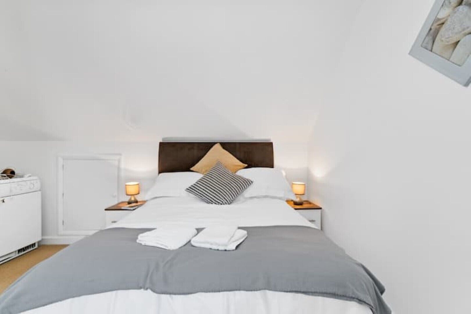 KING Bed W/Kitchen near Rushden Lakes Free Parking