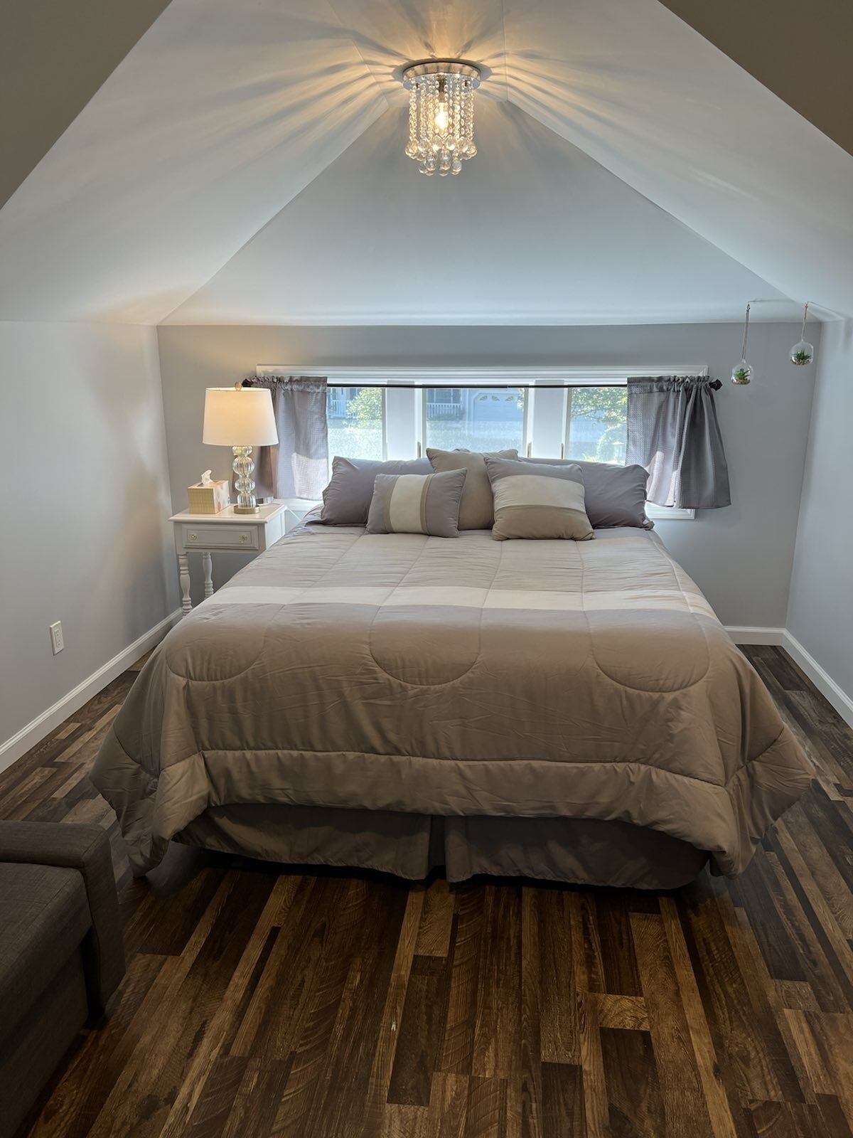 Private suite. Convenient to Capital Theater and HPN airport.  Free parking.