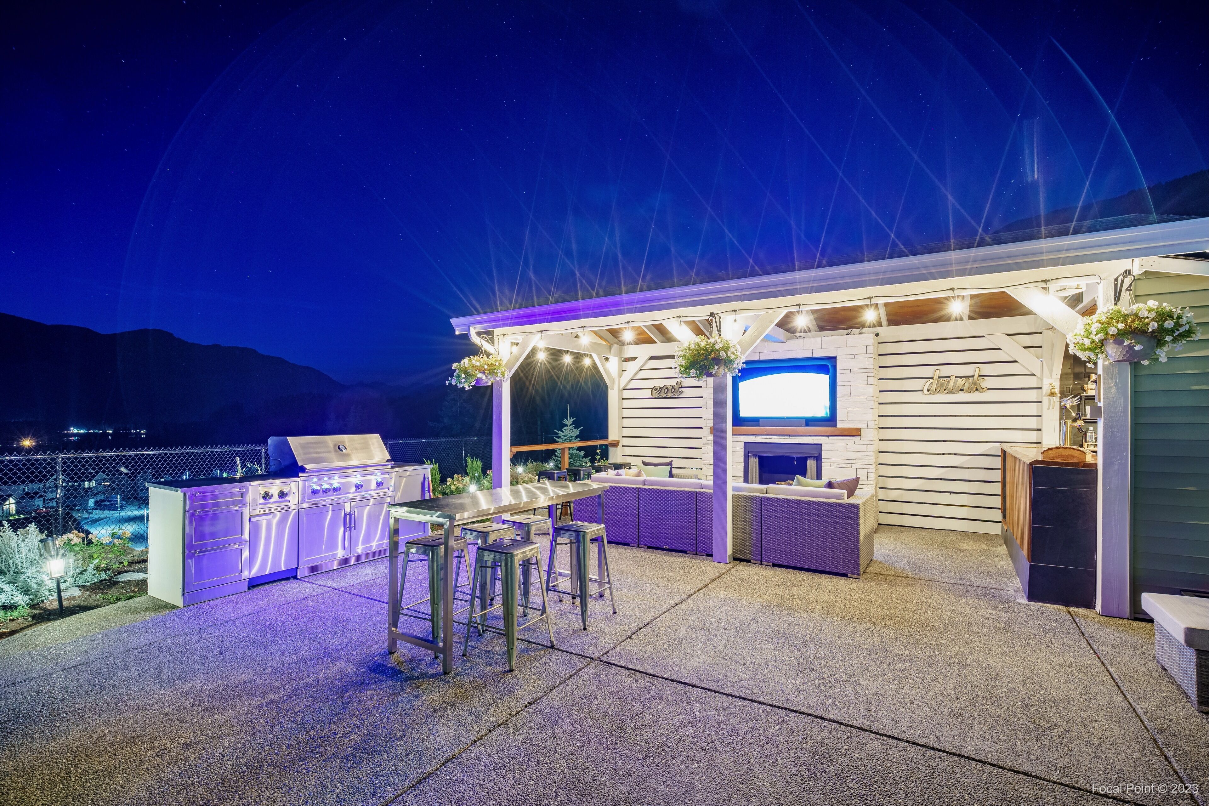 Beautiful Mountain Views 3 bedroom, 2 bathroom guest suite w/hot tub  & Sauna