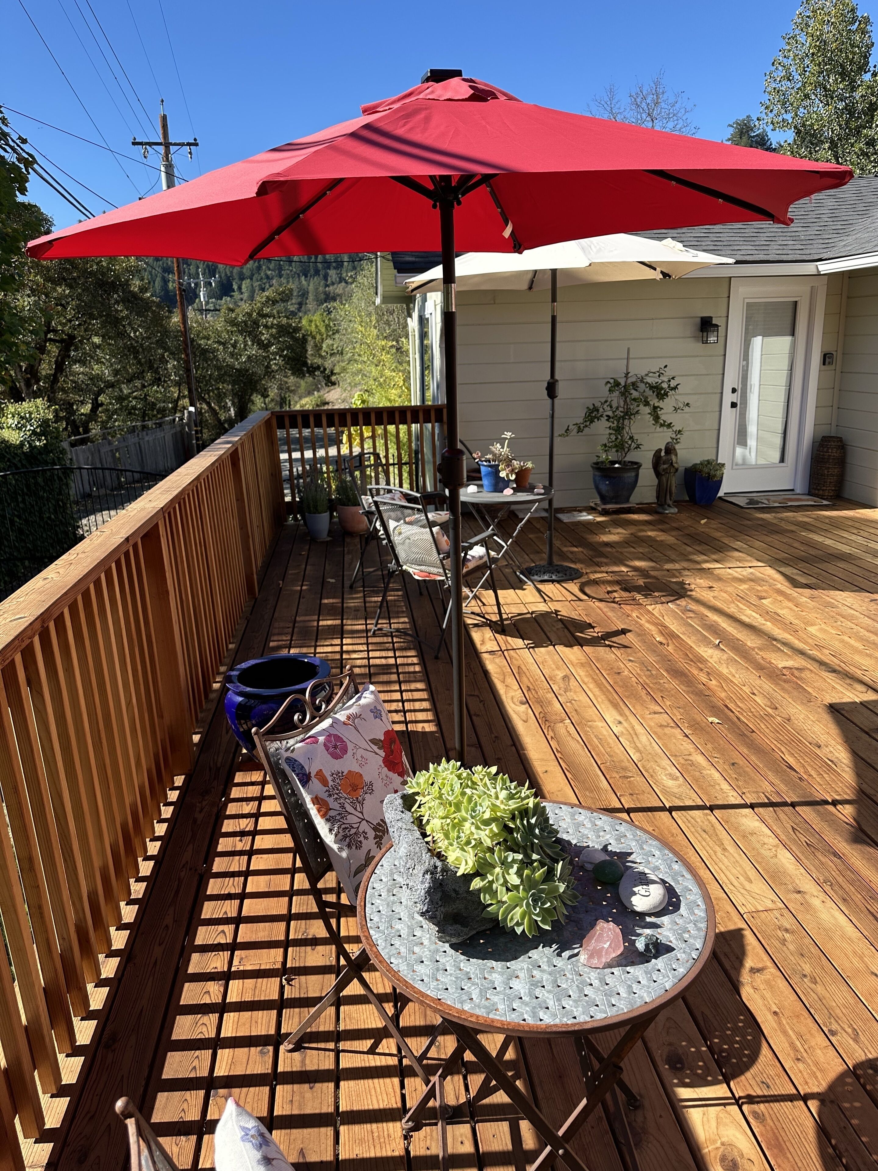 Roads End Retreat ... Beautiful Private Two Bedroom one Bathroom Suite.