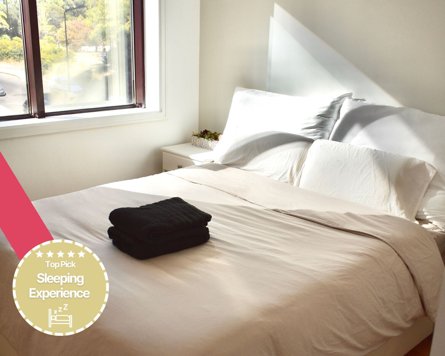 Spacious Suite with Luxury Private Bathroom in Apartment