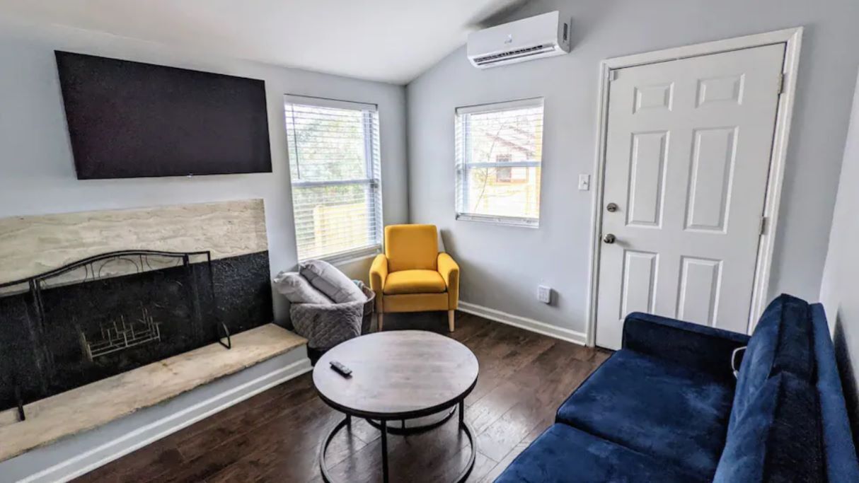 Private Unit In Charleston's Black House