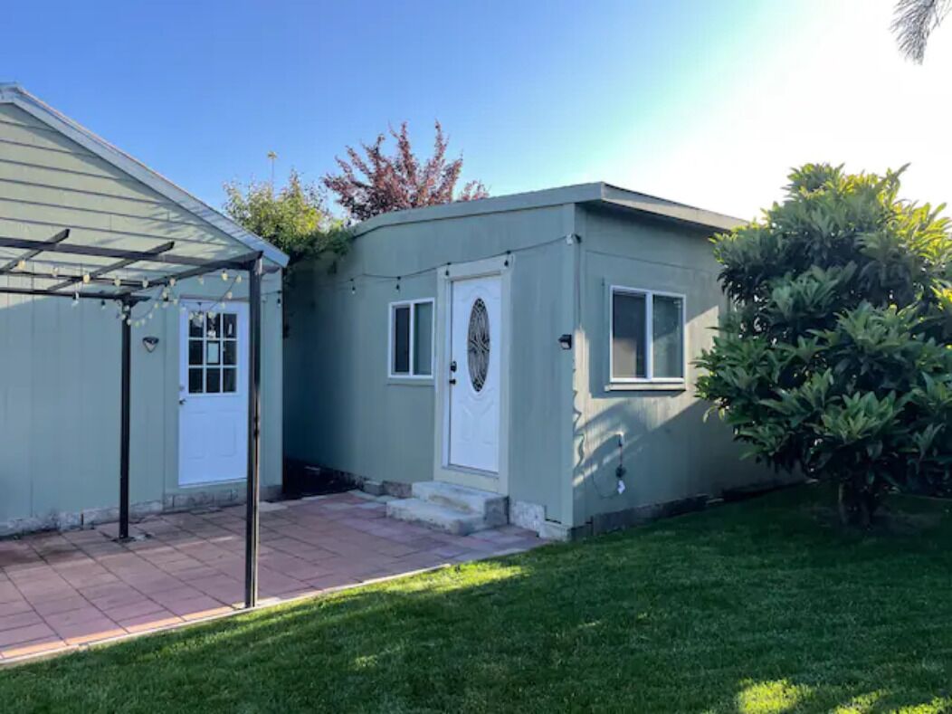 Cute backyard 1B1B ADU in a convenient location