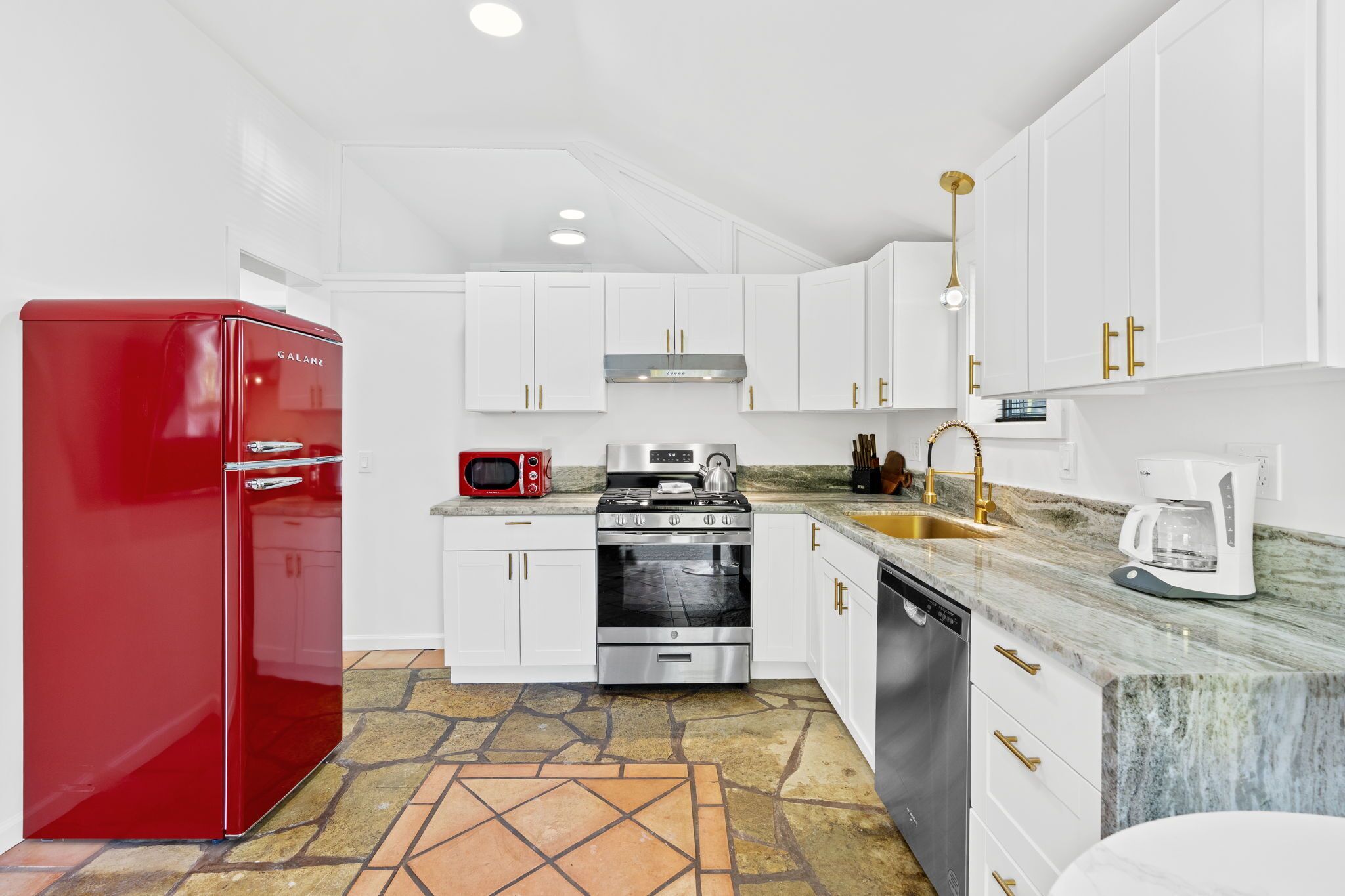 Calistoga Living + Pets Welcome!