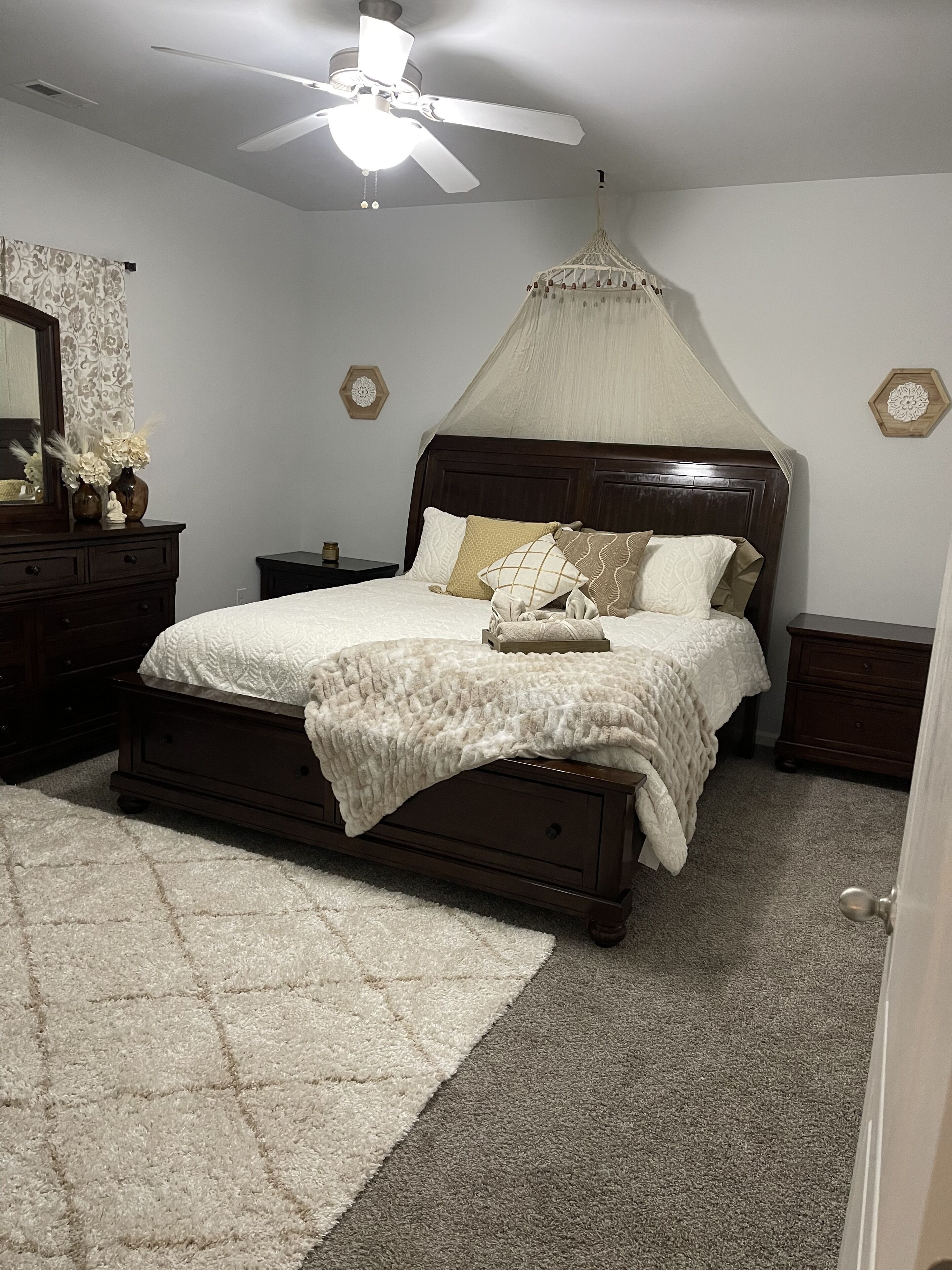 Beautiful Two Bedroom Villa 15 min from Ft. Bragg! Custom V-day Decor packages!🌹