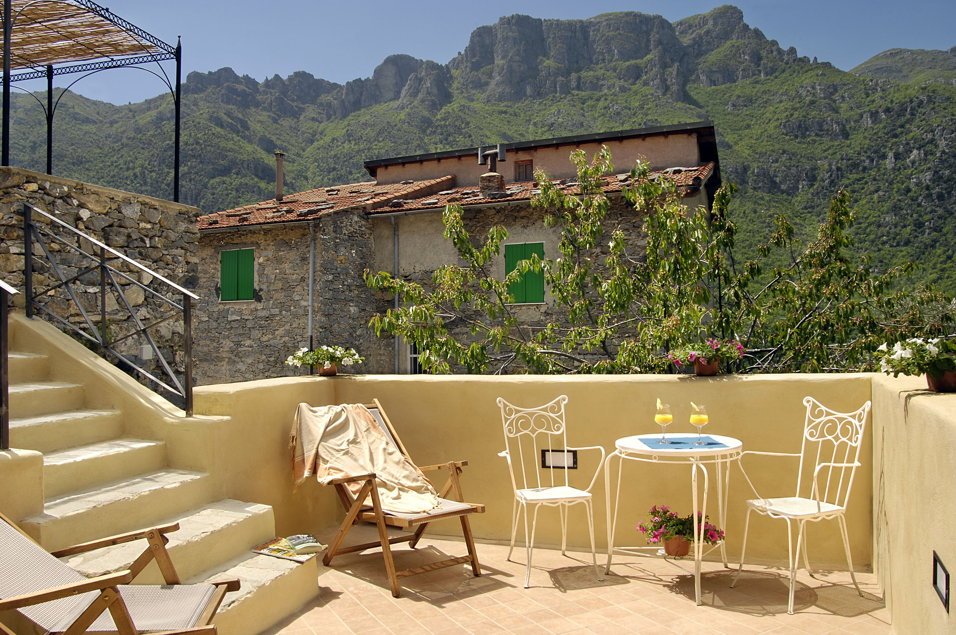 Traditional house in a medieval village, 20 min from Alassio's beach