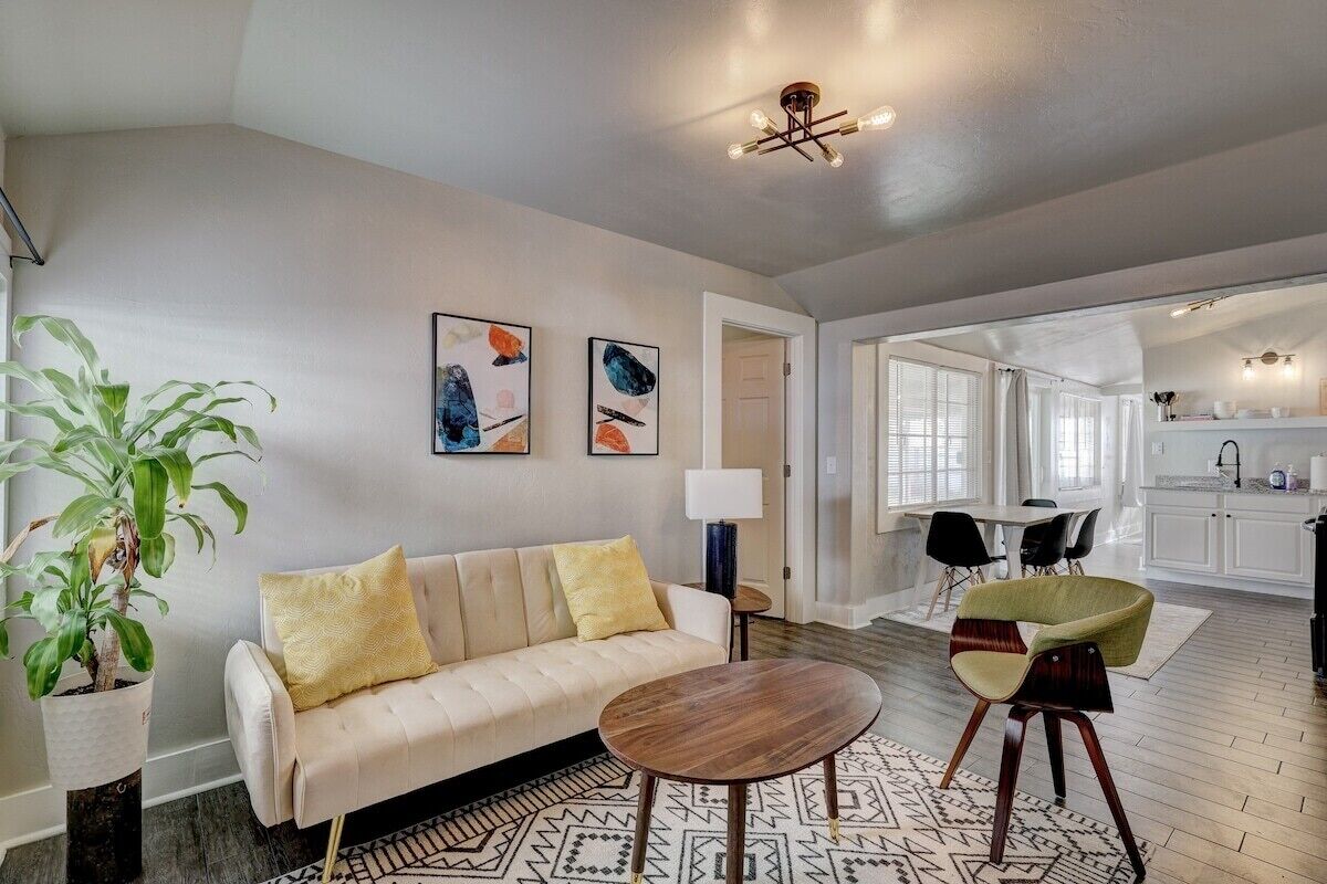 Fully furnished house by Tinker- Kitchen- Center of OKC
