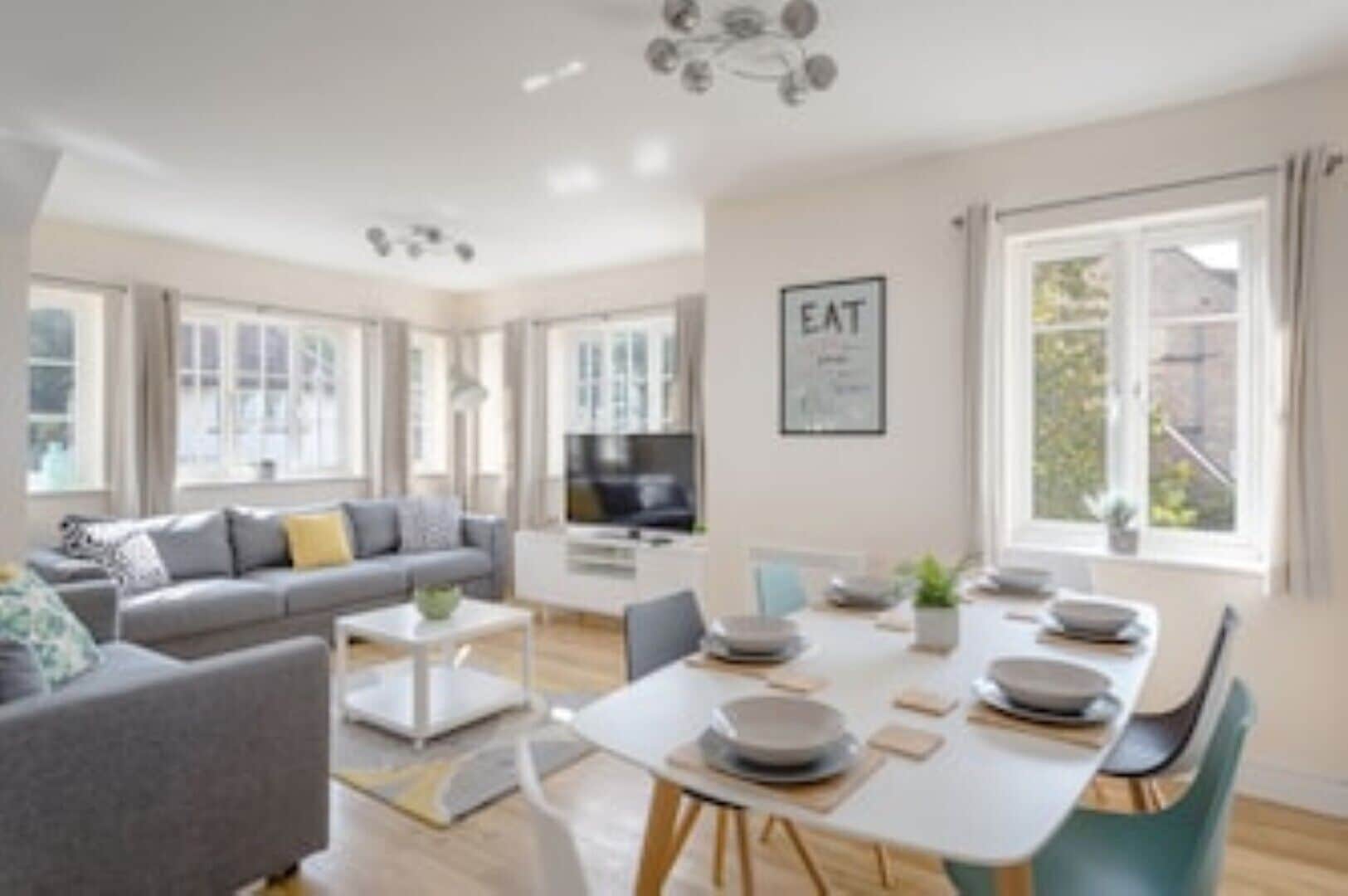 Luxury Hitchin Apartment, Great Central Location - With Parking