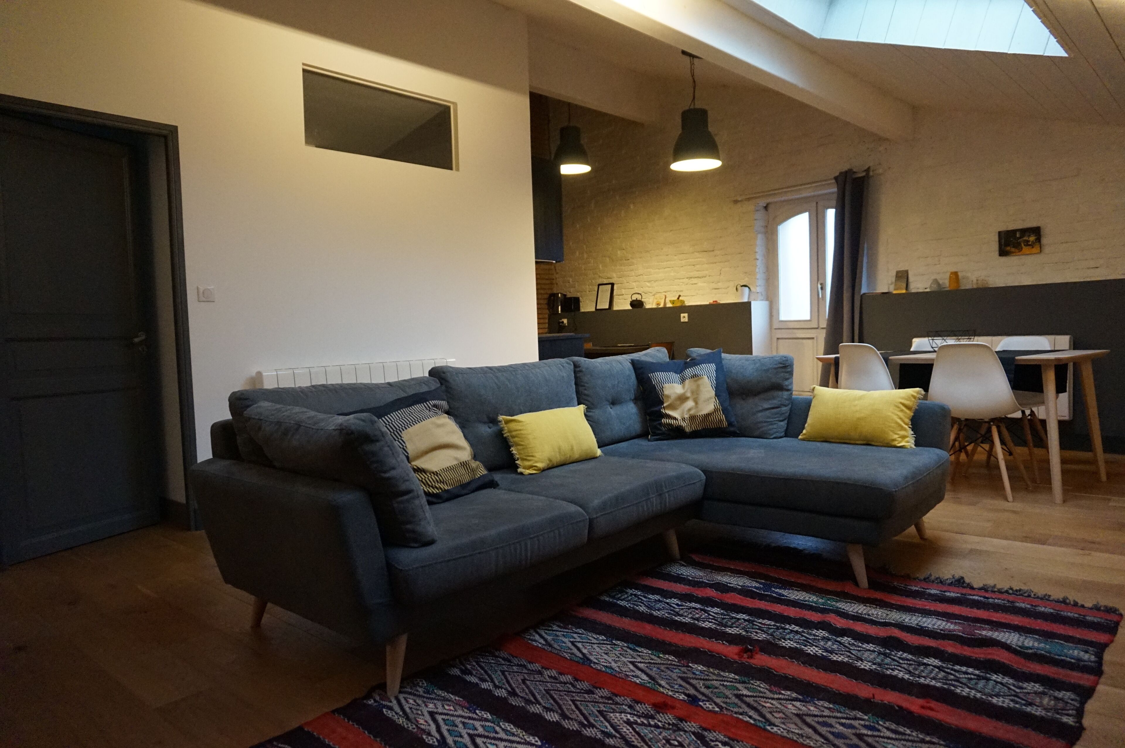 Loft-style apartment - 80m2, quiet, close to Airbus and MEETT