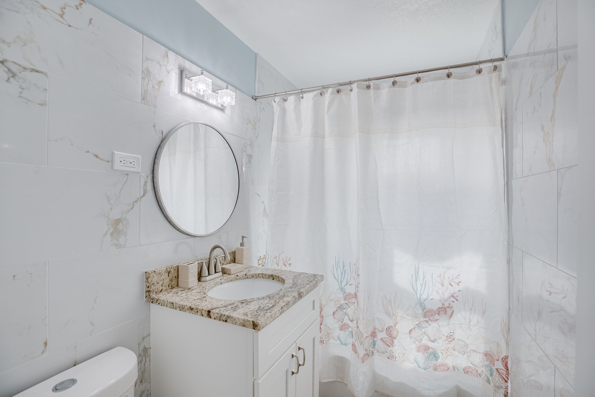 New and cozy 2/1 near River