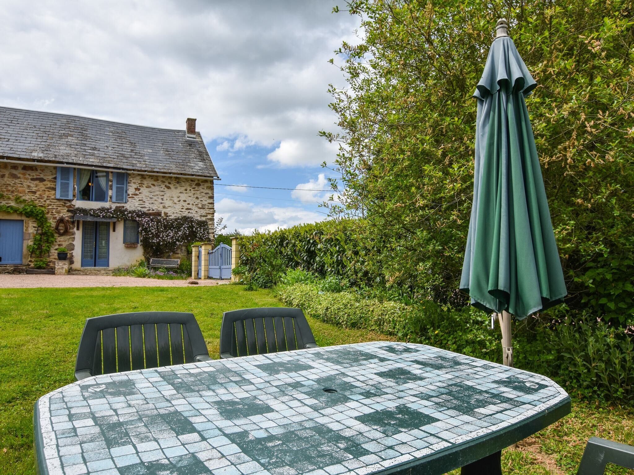 Charming typical Auvergne cottage with large garden and view of the countryside.