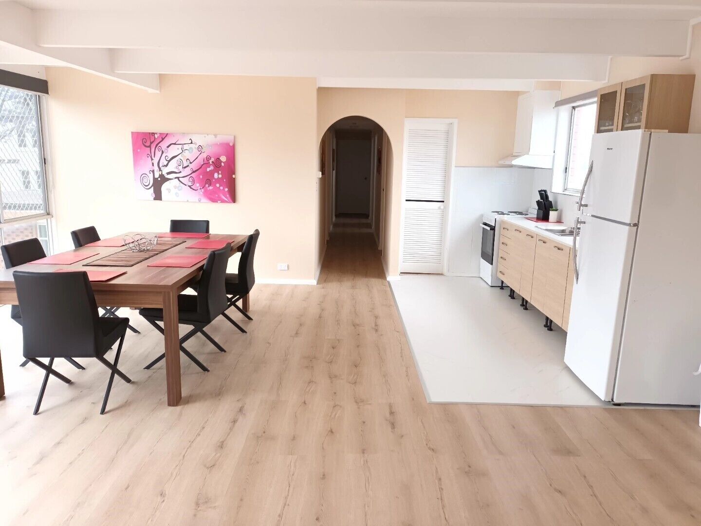 4 Bedroom Unit in the heart of Finley, Sleeps 8 