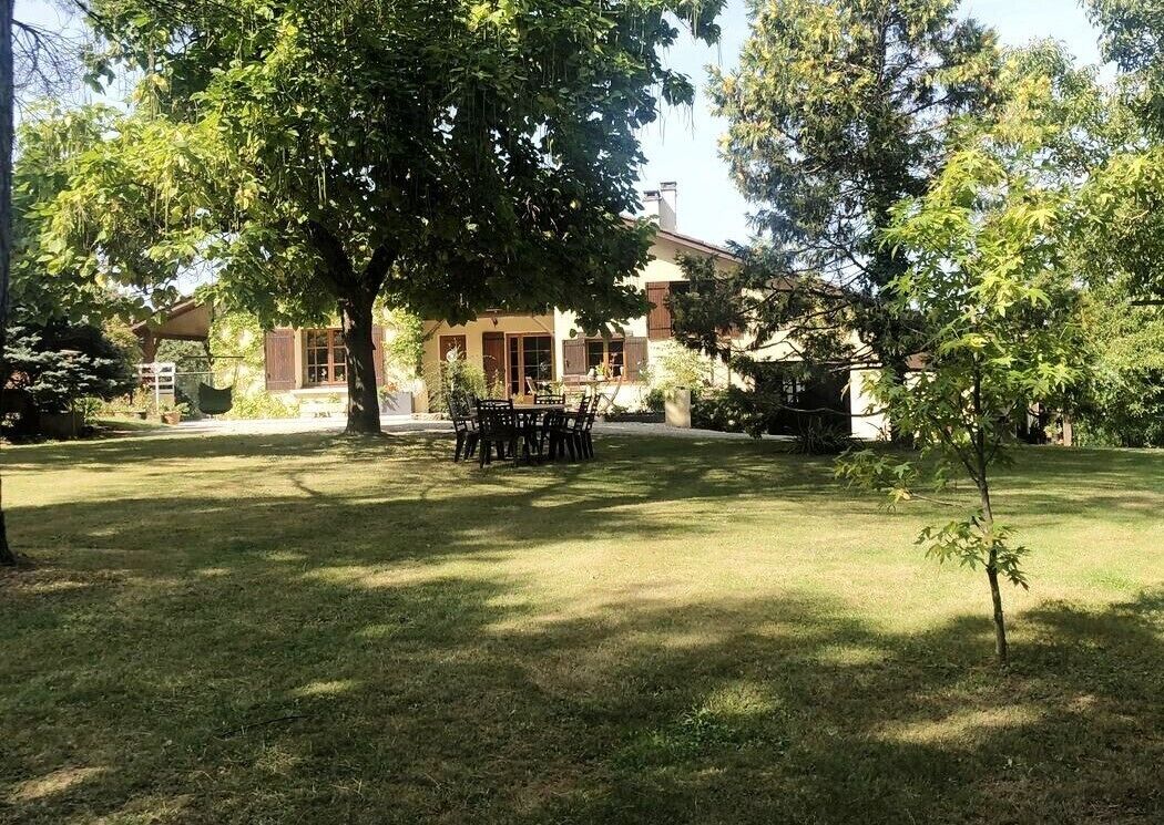 bed and breakfast on the edge of the canal des deux mers