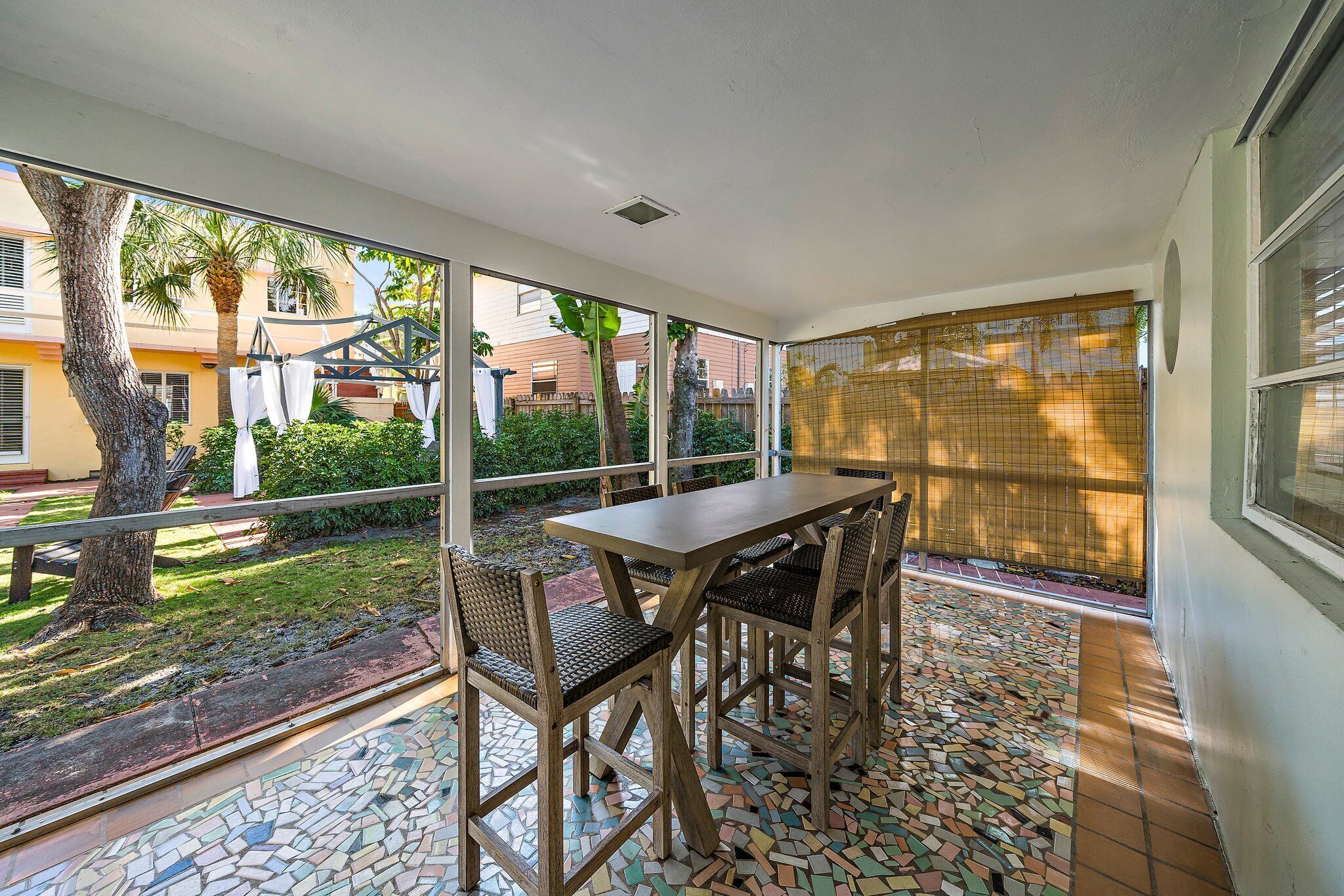 art deco chic cottage walk to ocean and downtown