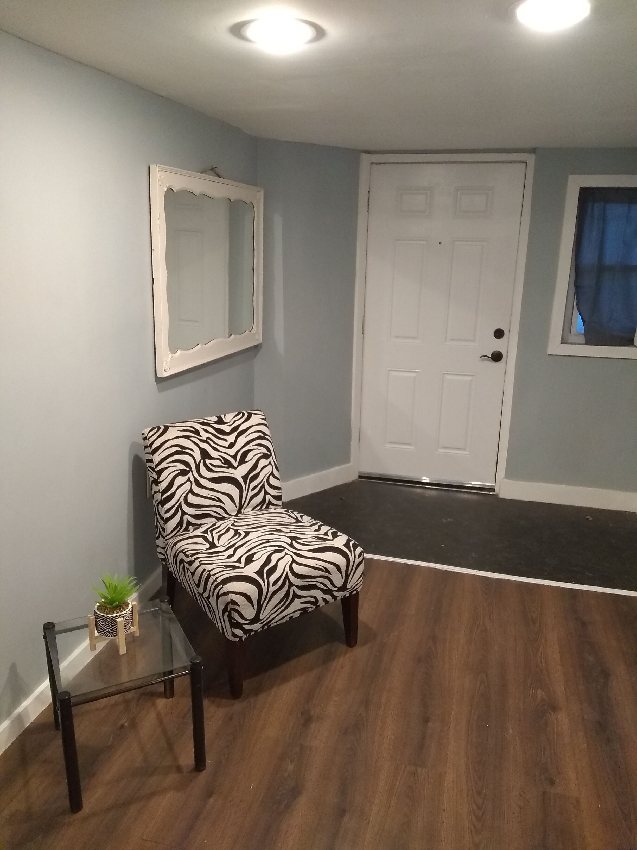 One Bedroom Apartment JUST RIghT !!!!!!!!!