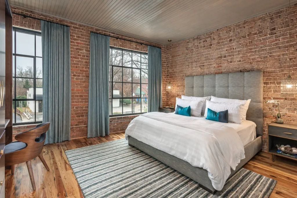 GORGEOUS 2 BR on MAIN #1!