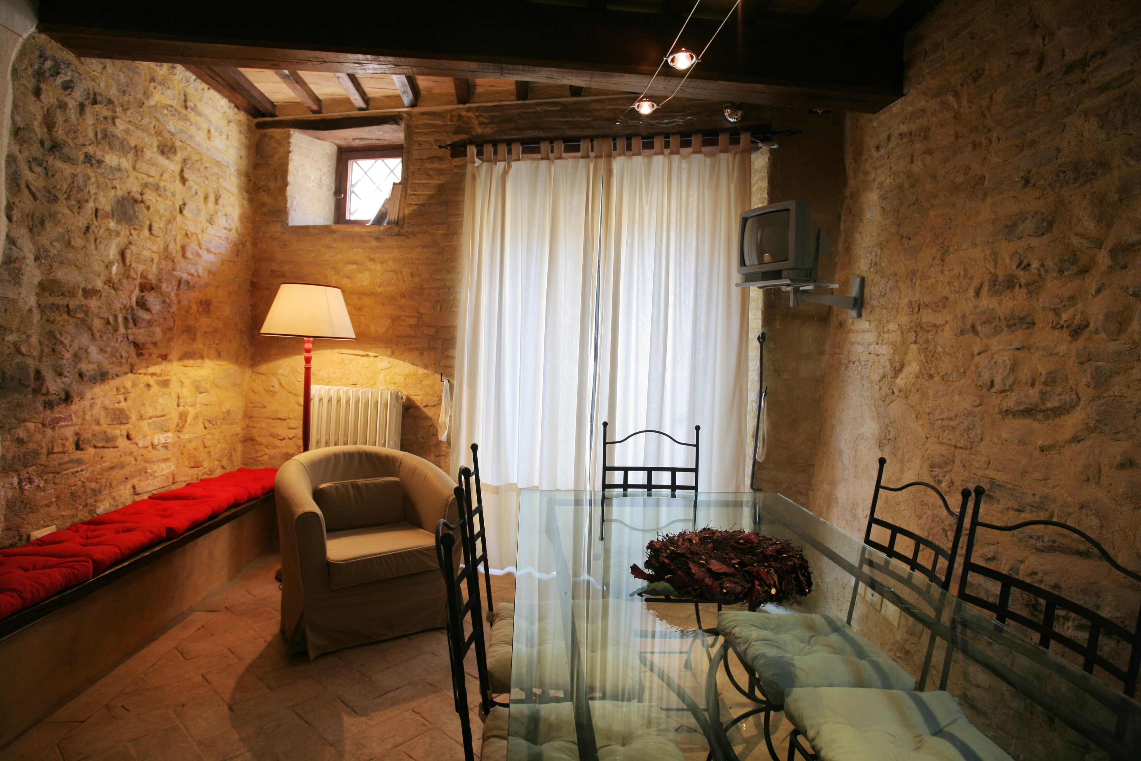 Melanzio holiday apartment with garden and swimming pool