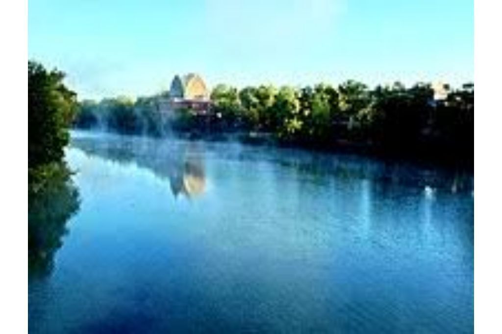 A Short Stay That Feels like Home. Downtown Roch, NY in the middle of everything