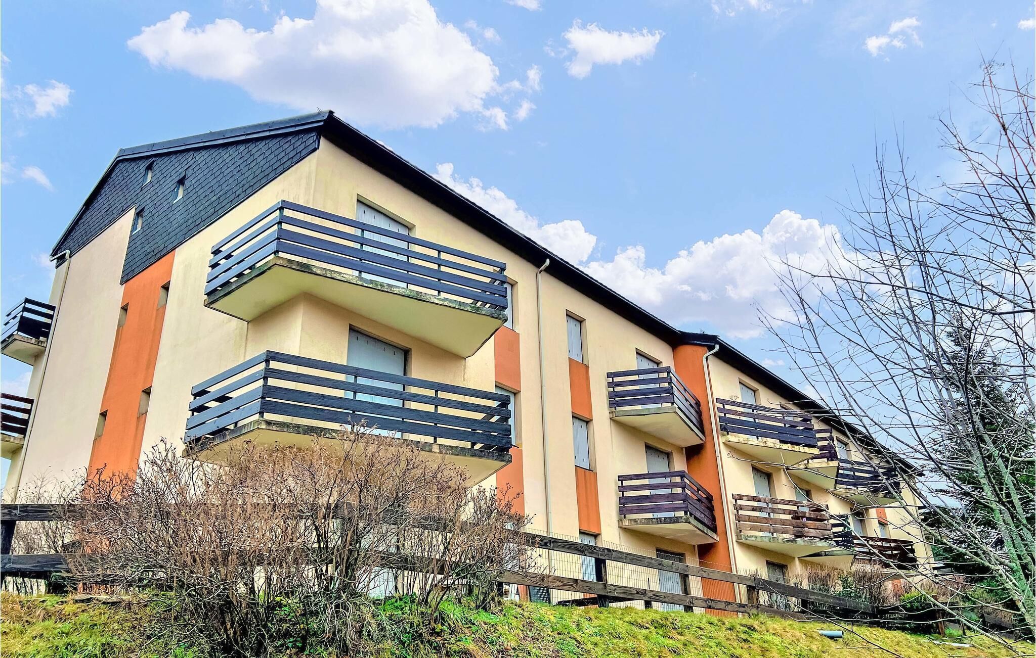 In the southern foothills of the French Massif Central, the Cevennes, this compact vacation home wel