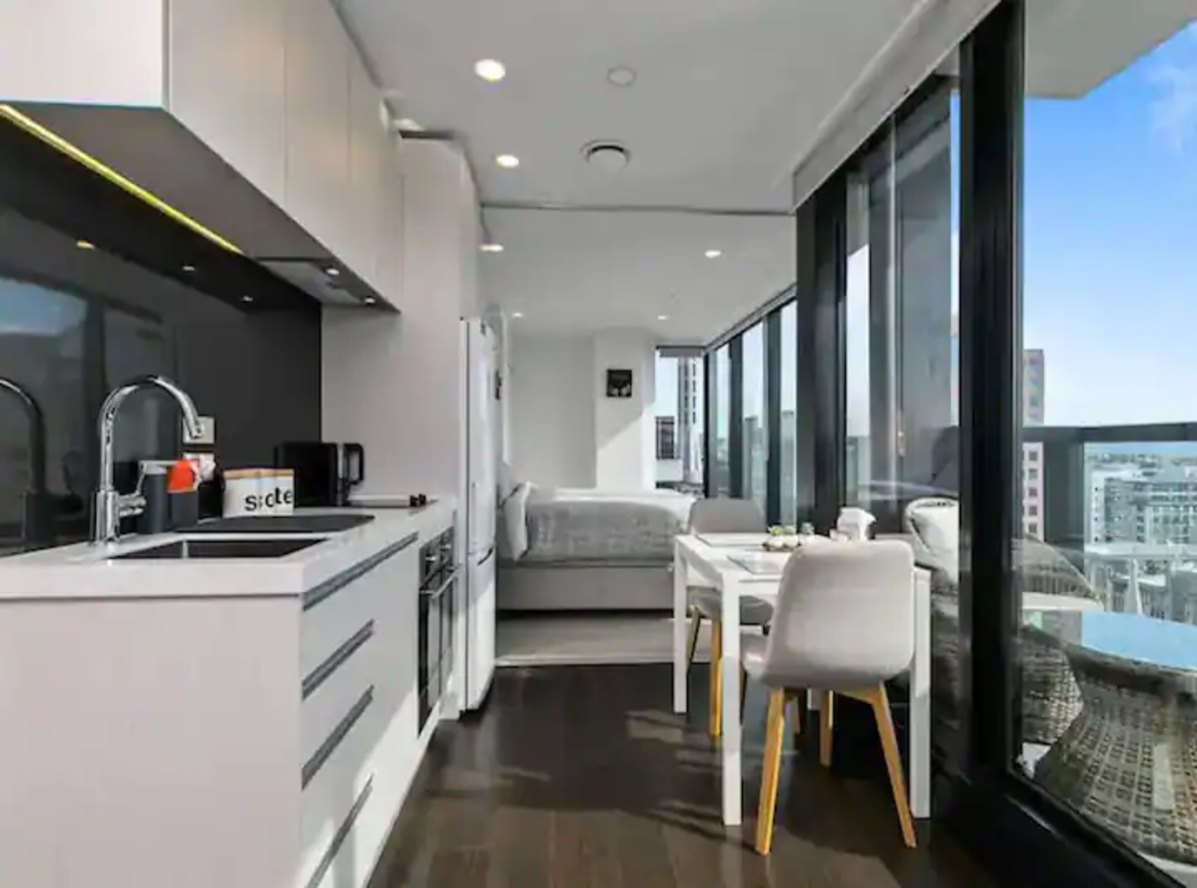 Sun Kissed Apartment With Panoramic Views