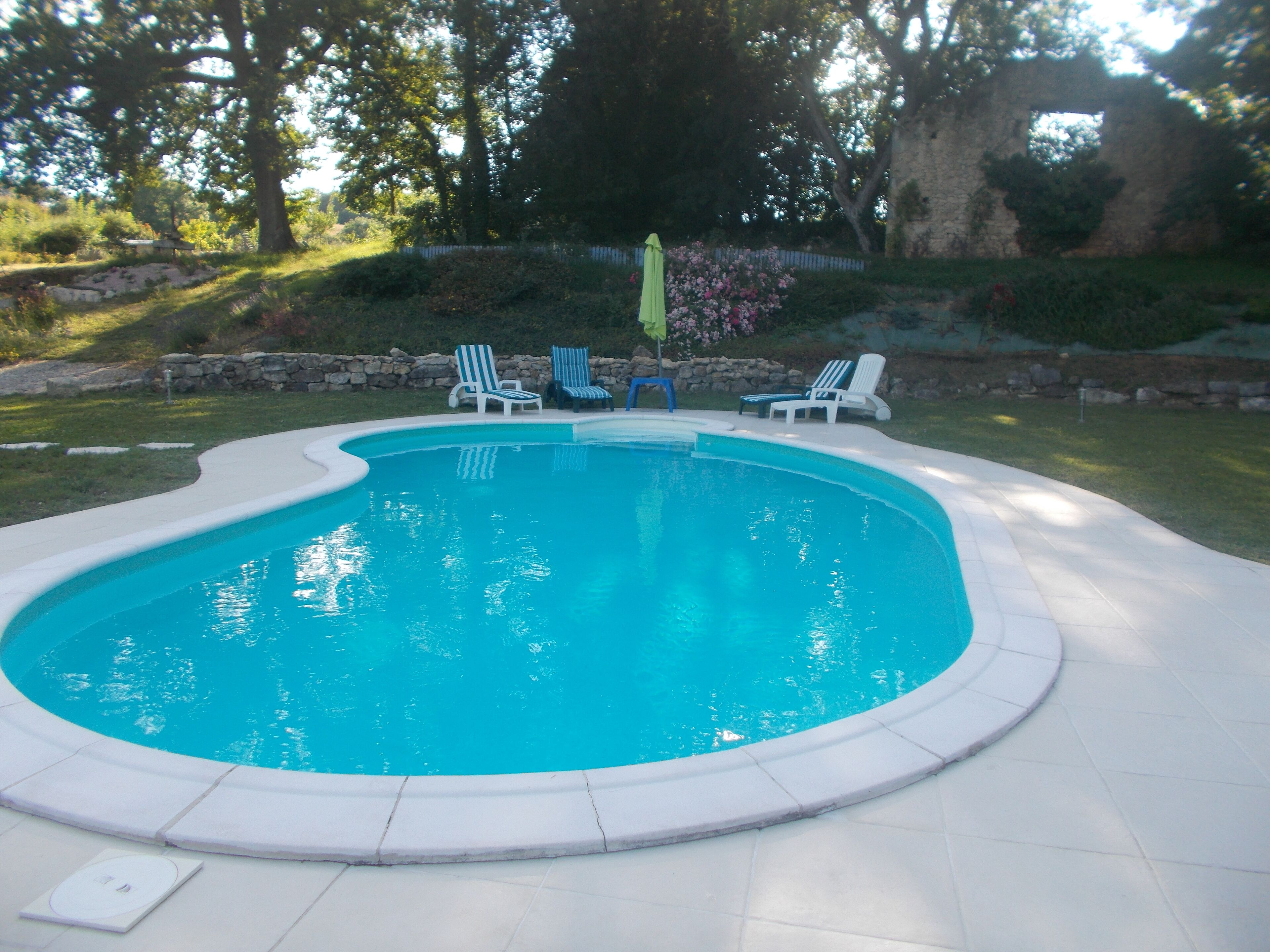 Bed and breakfast swimming pool in a renovated farmhouse in the heart of the Gers countryside