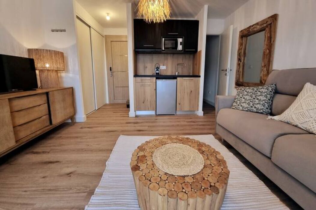 Charming studio 1 km from the beach with swimming pool.