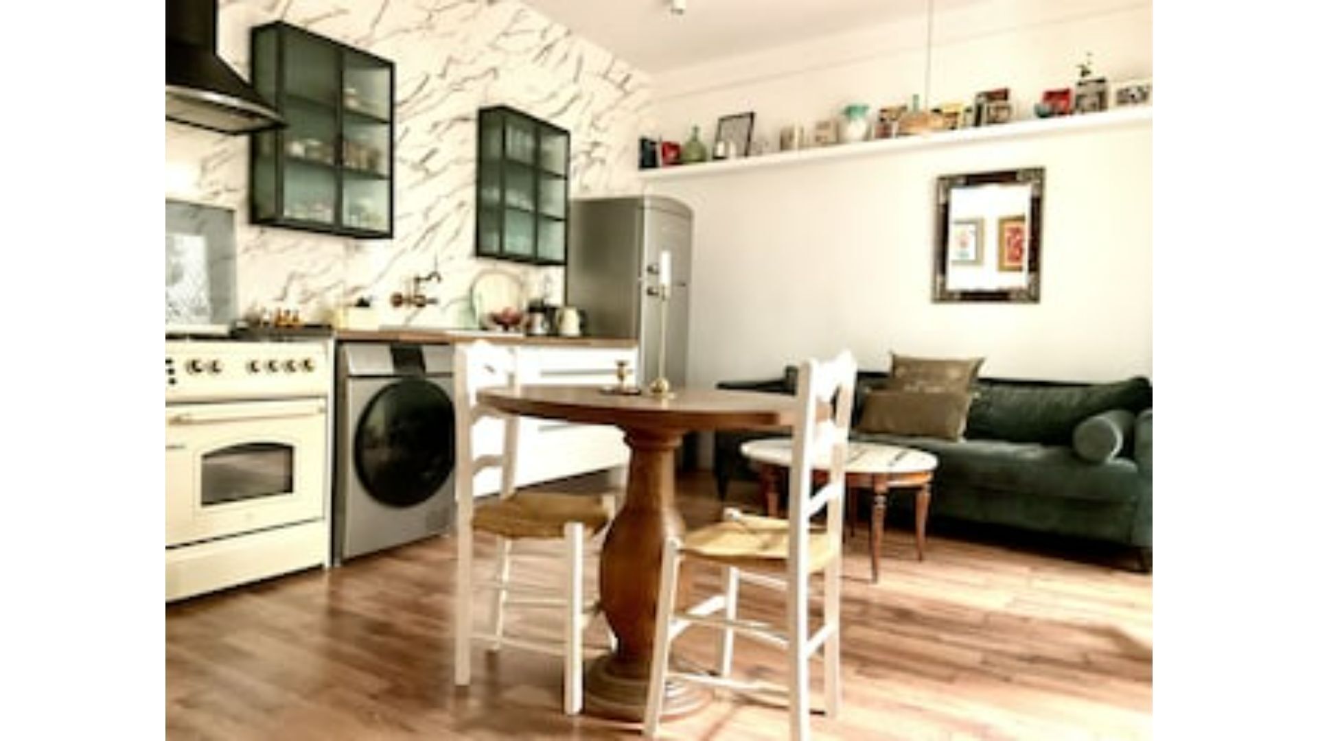 Wonderful and central with private terraces
