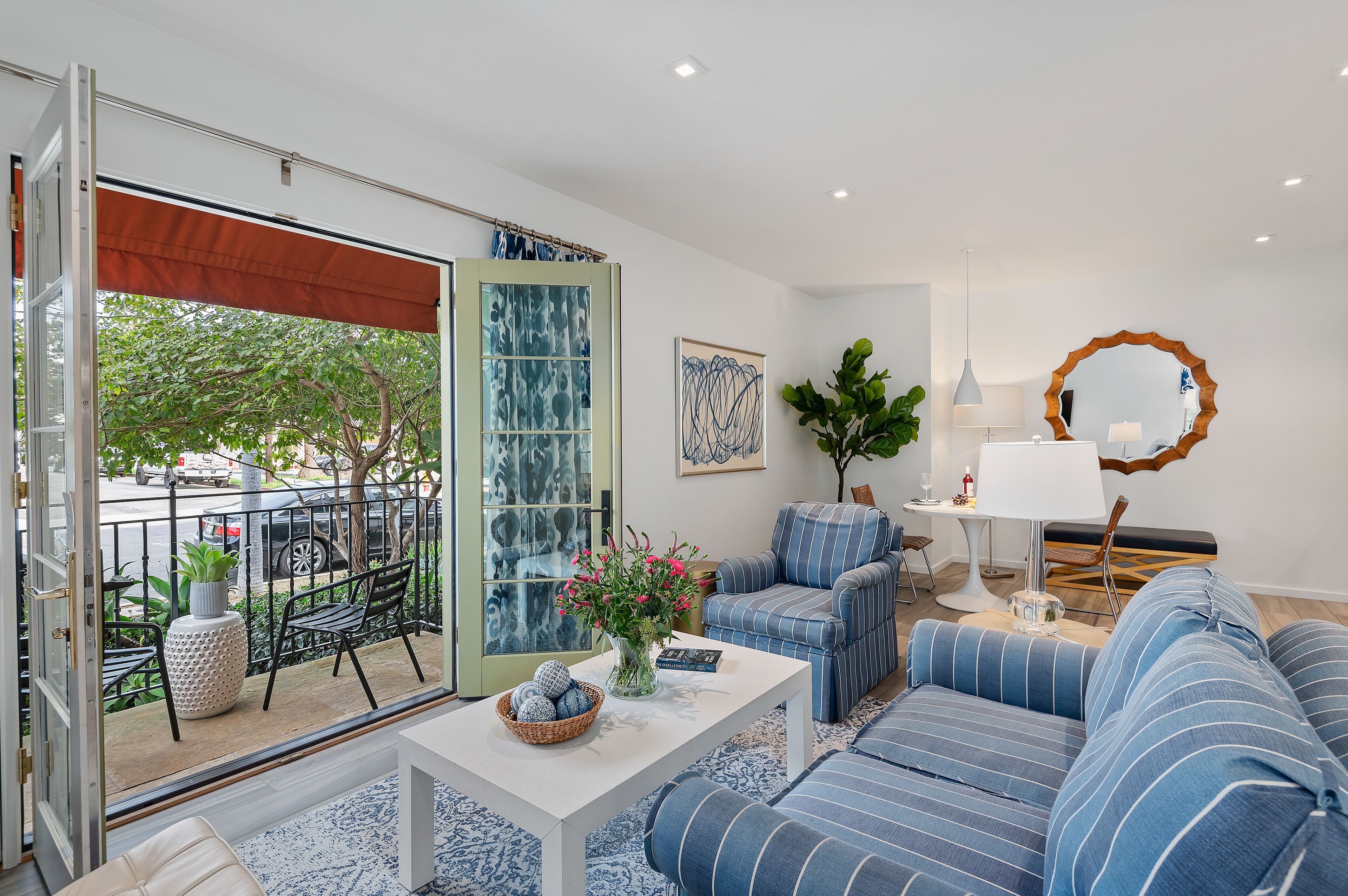 Chic and Comfortable Condo Walking Distance to West Beach and Downtown