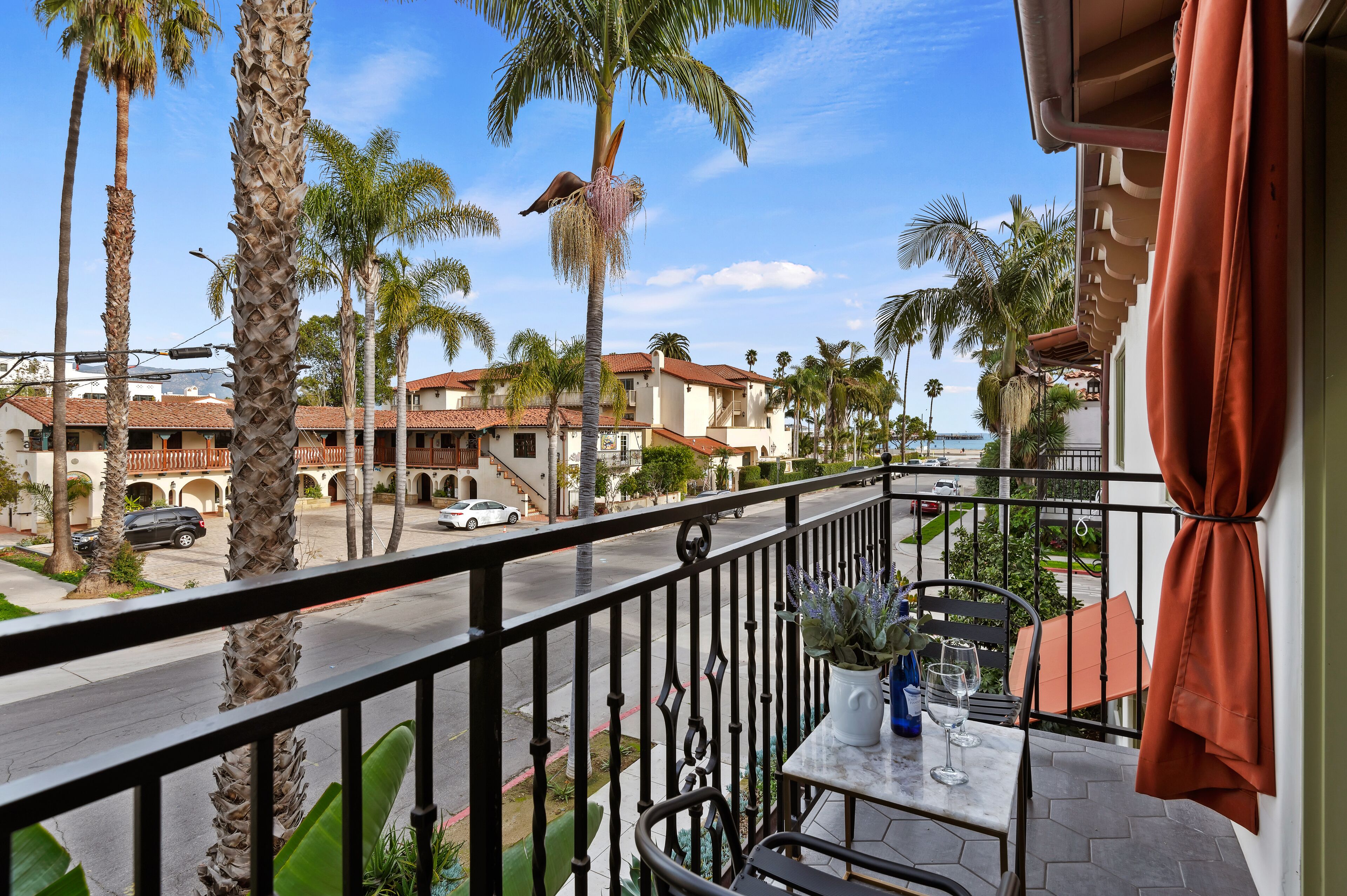 Luxury Condo at West Beach Walking Distance to Downtown SB