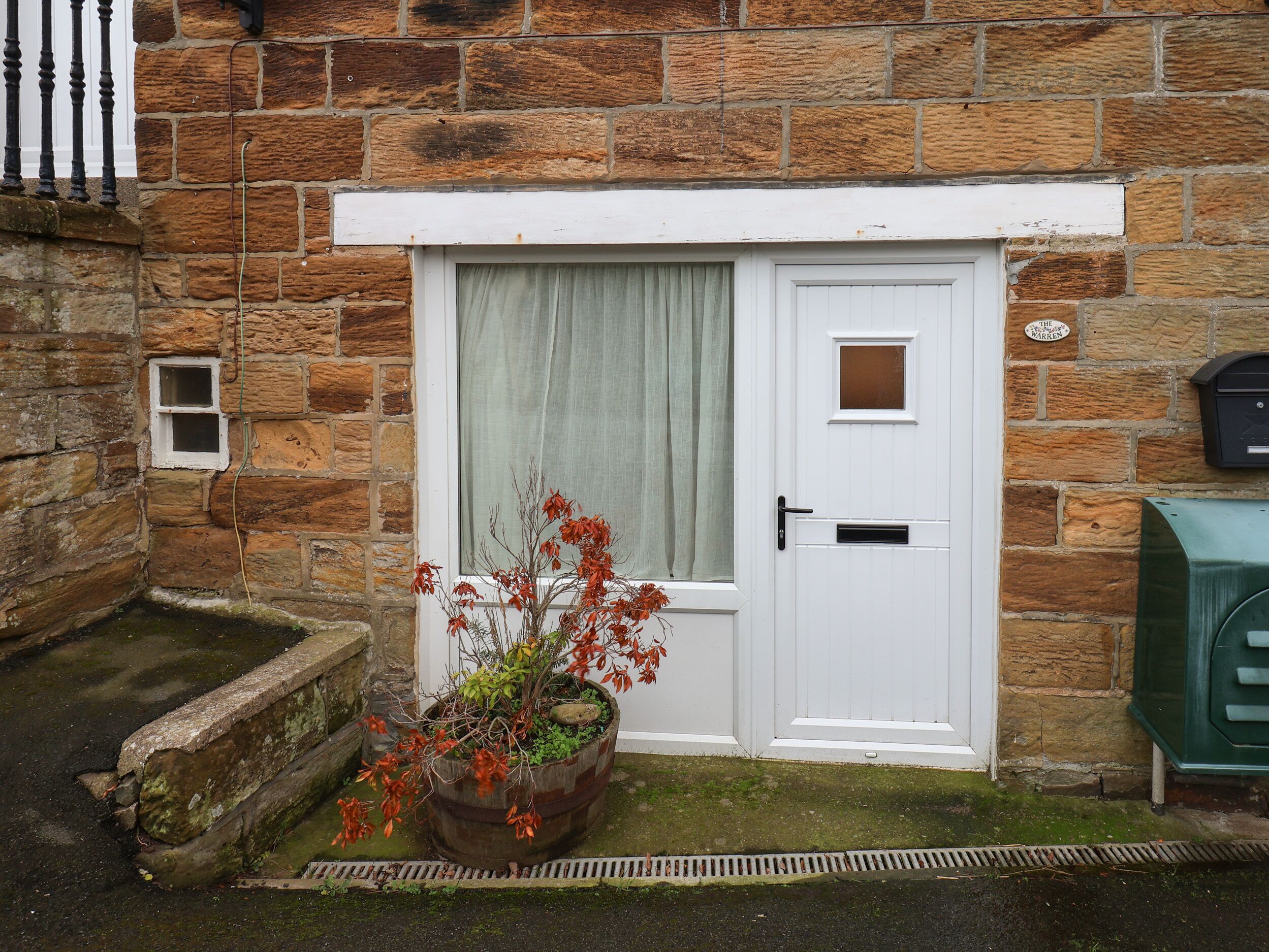 THE APARTMENT AT MULGRAVE HOUSE, pet friendly in Staithes