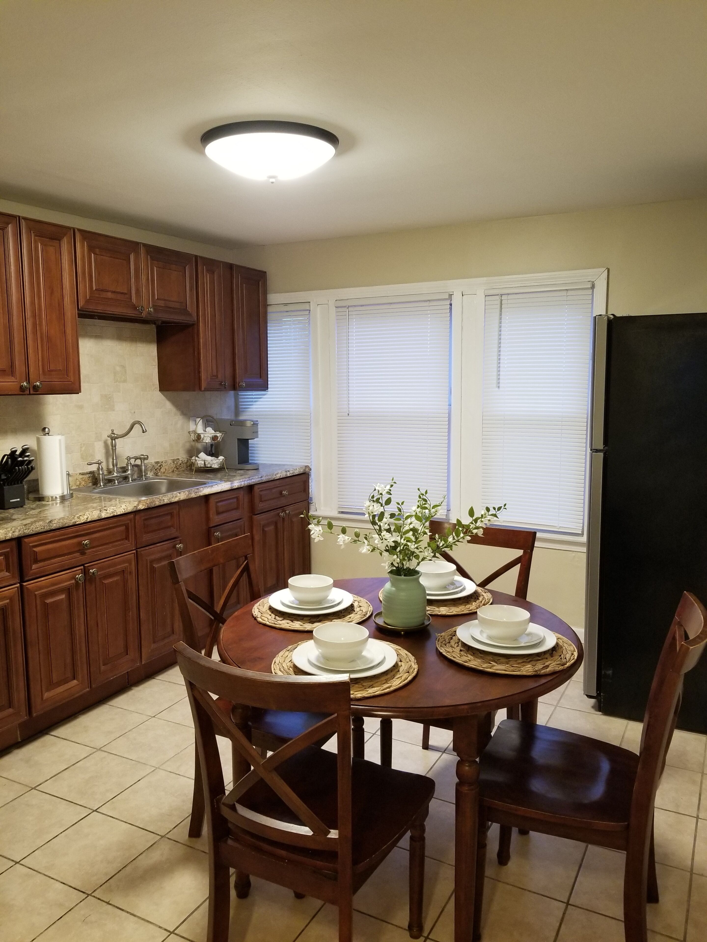 COLUMBUS AVE APARTMENT- 5 MIN WALK TO YALE NEW HAVEN HOSPITAL