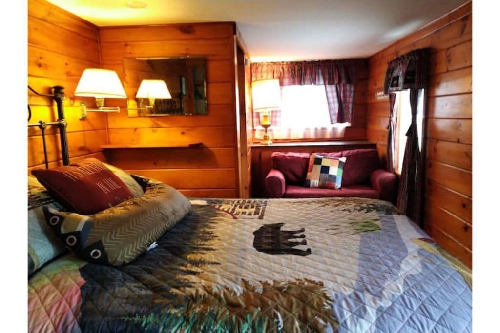 Cozy queen room at Cramer's Point Lake George