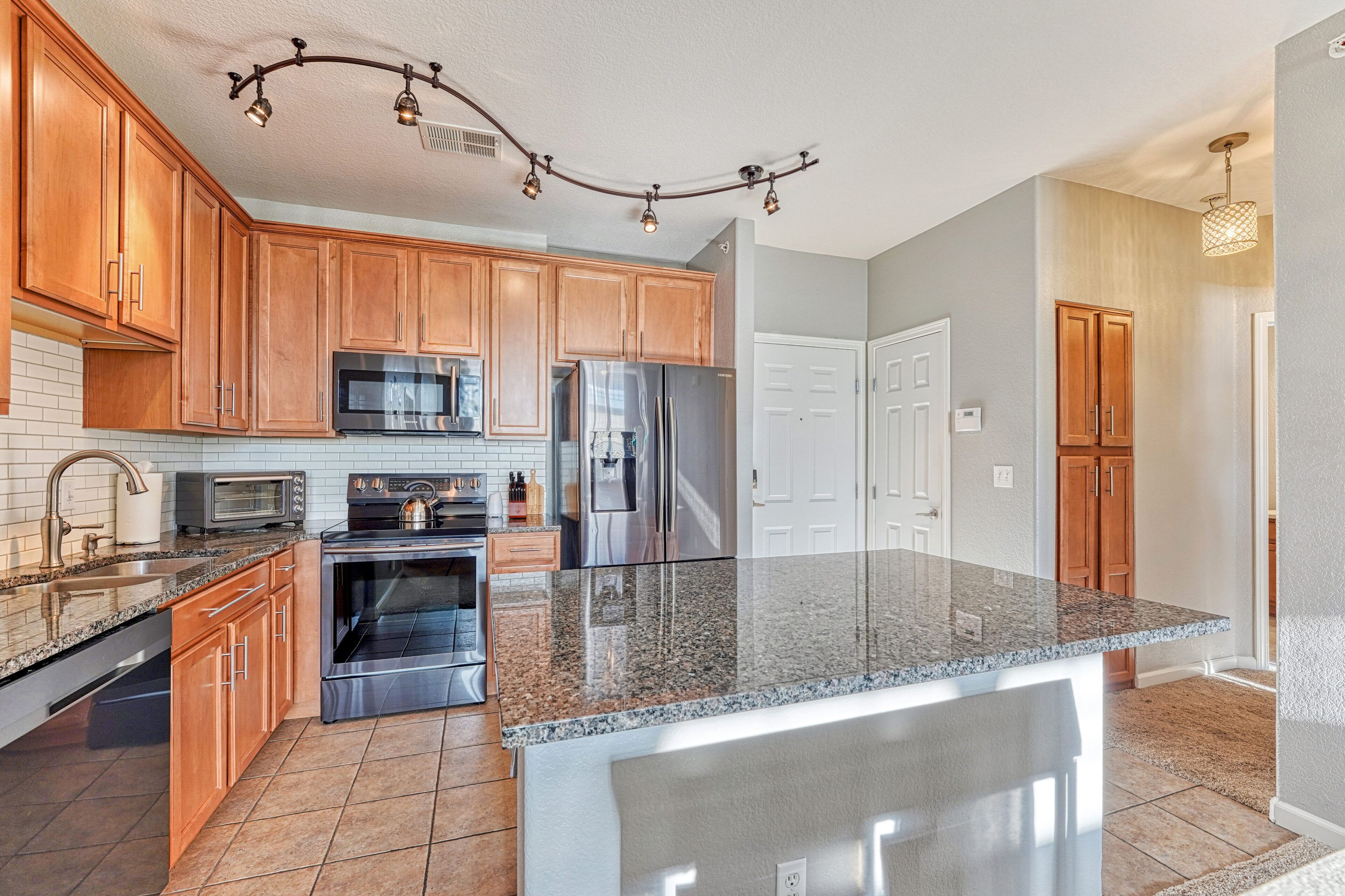 *LUXURY FURNISHED RENTAL NEAR PARKER/DTC ON THE HAPPY CANYON TRAIL*