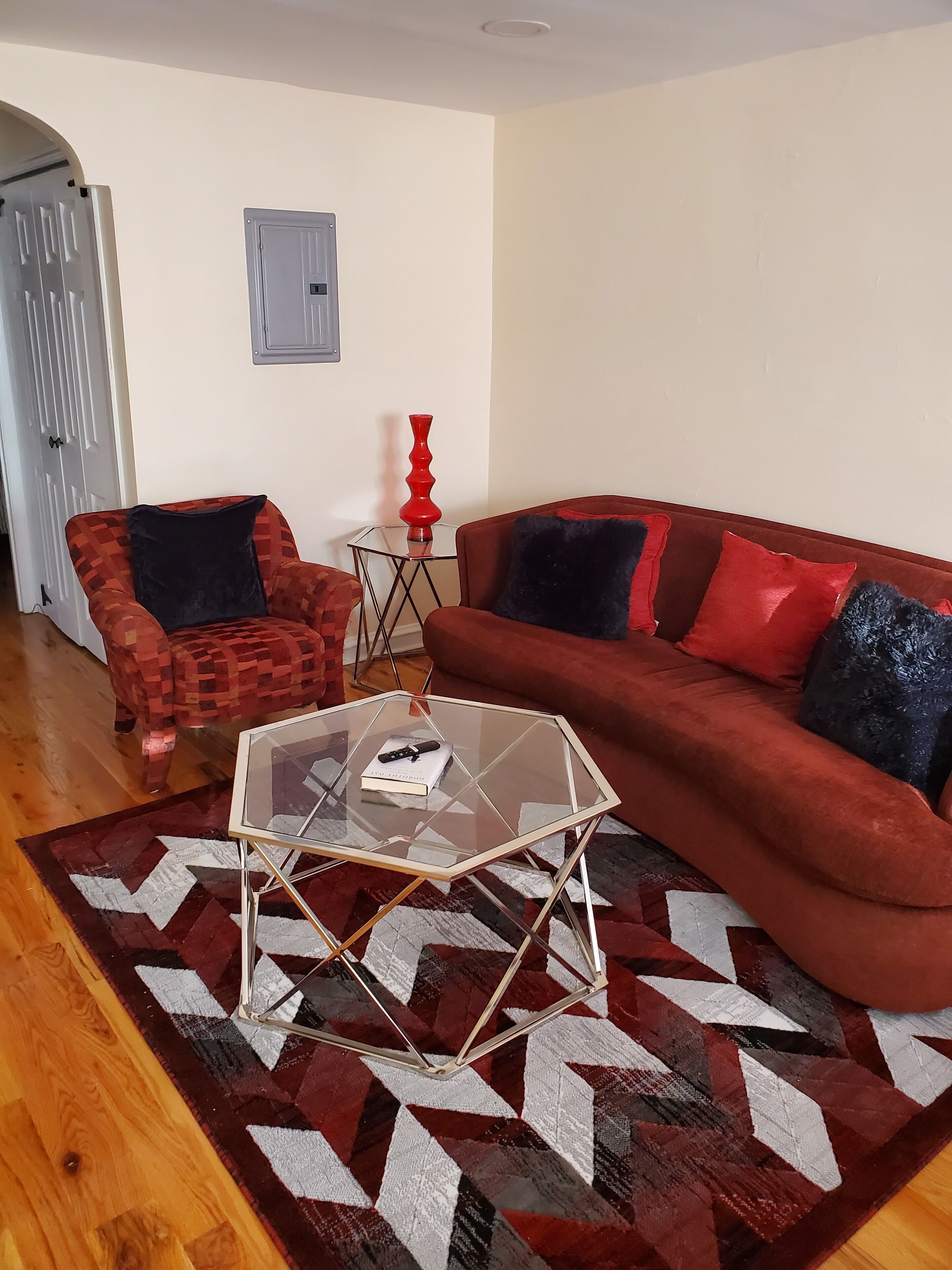 Cozy 2 Bedroom Apartment