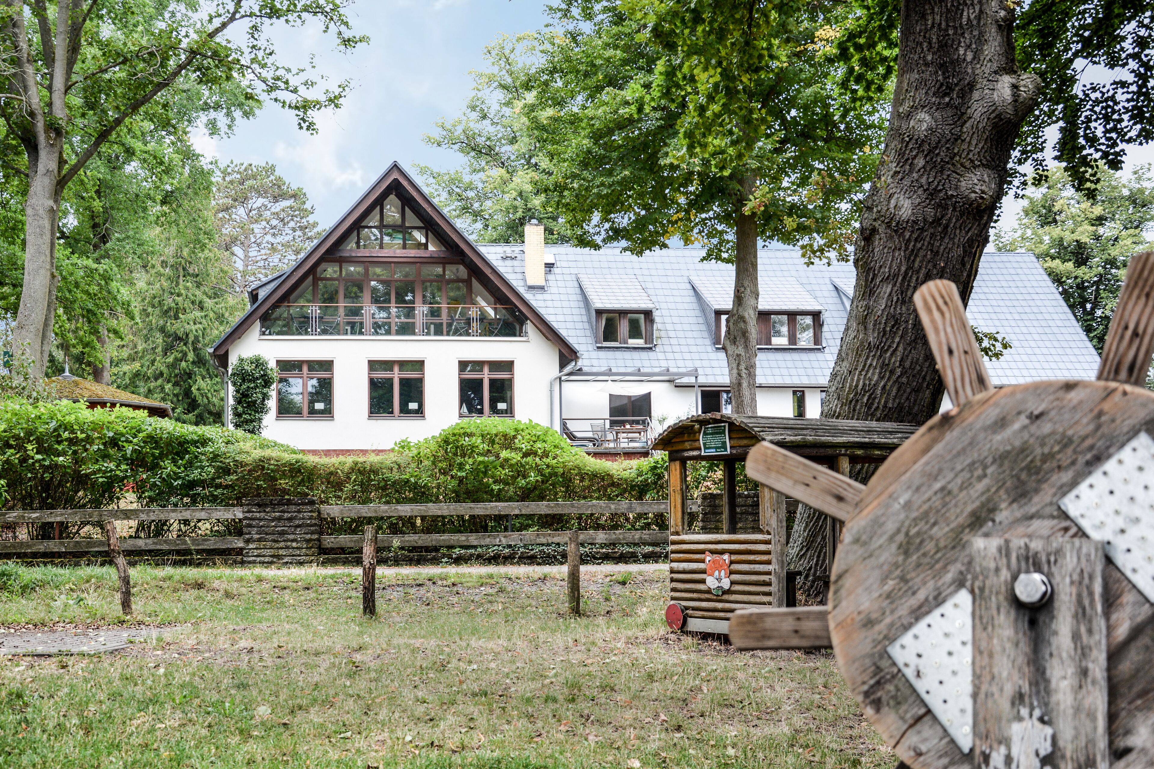 1 room apartment directly on the Schwielowsee with bathing access and garden
