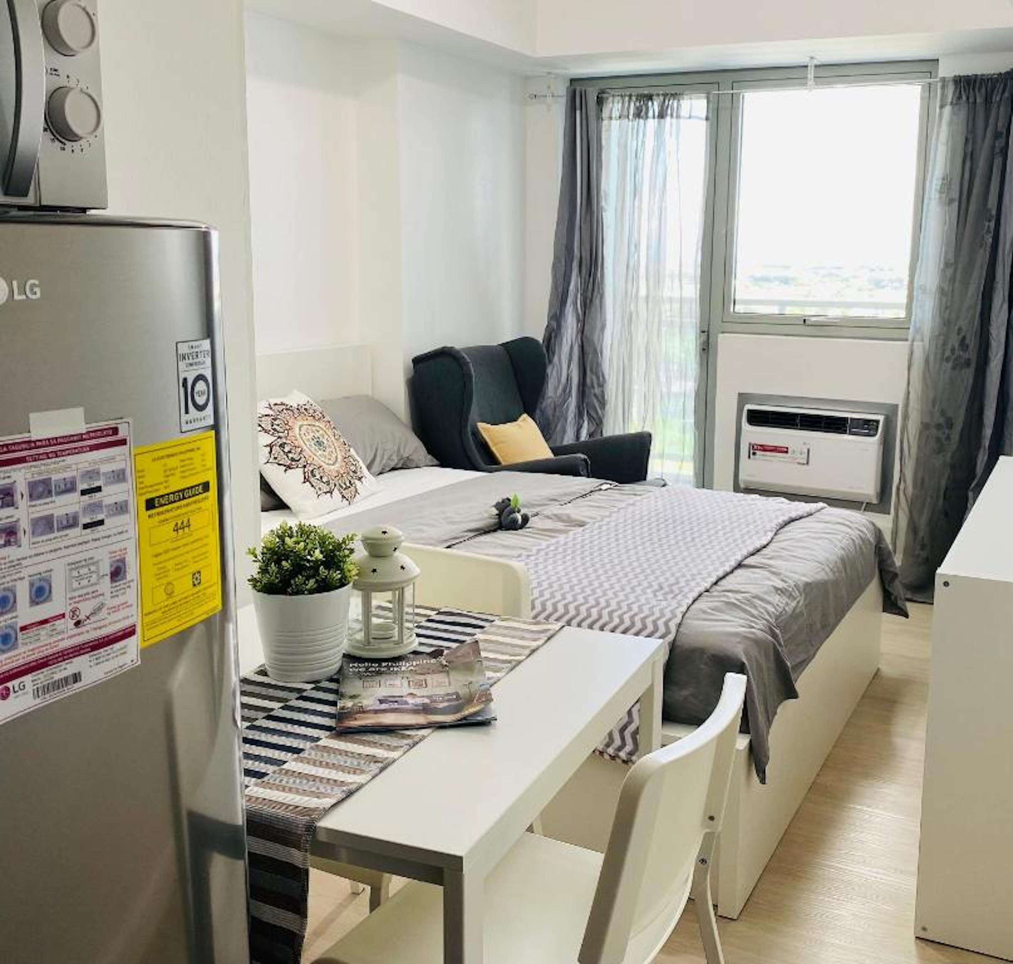 Relax in Comfort at Dtravellers Home at Azure North