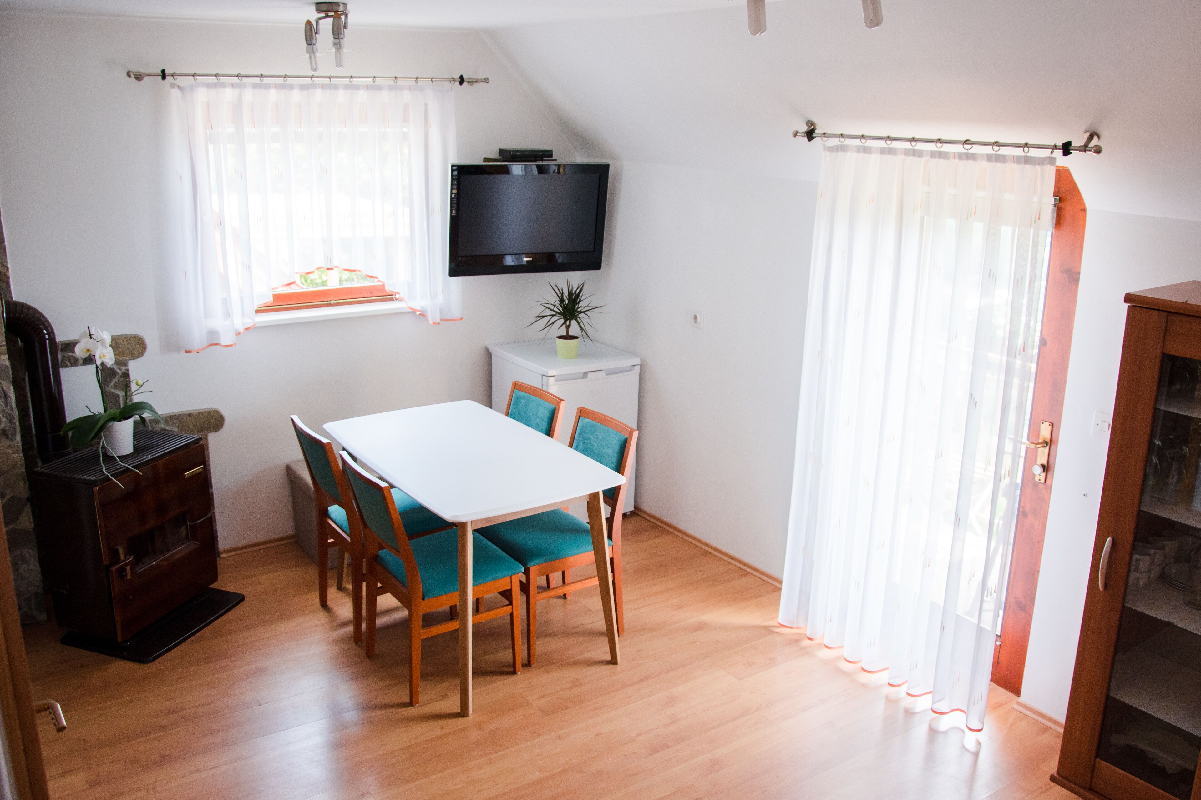 Peaceful paradise among vineyards with charming balcony view. River Kolpa nearby
