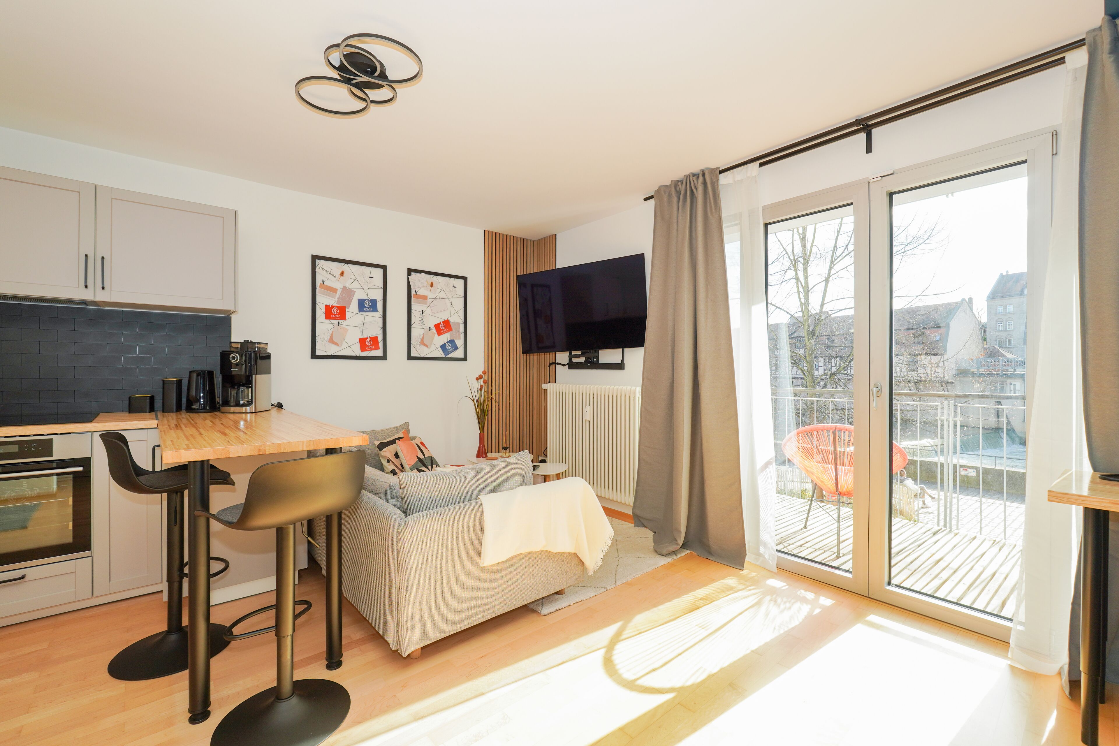New: 10 minutes to the old town - balcony with a view of the Pegnitz