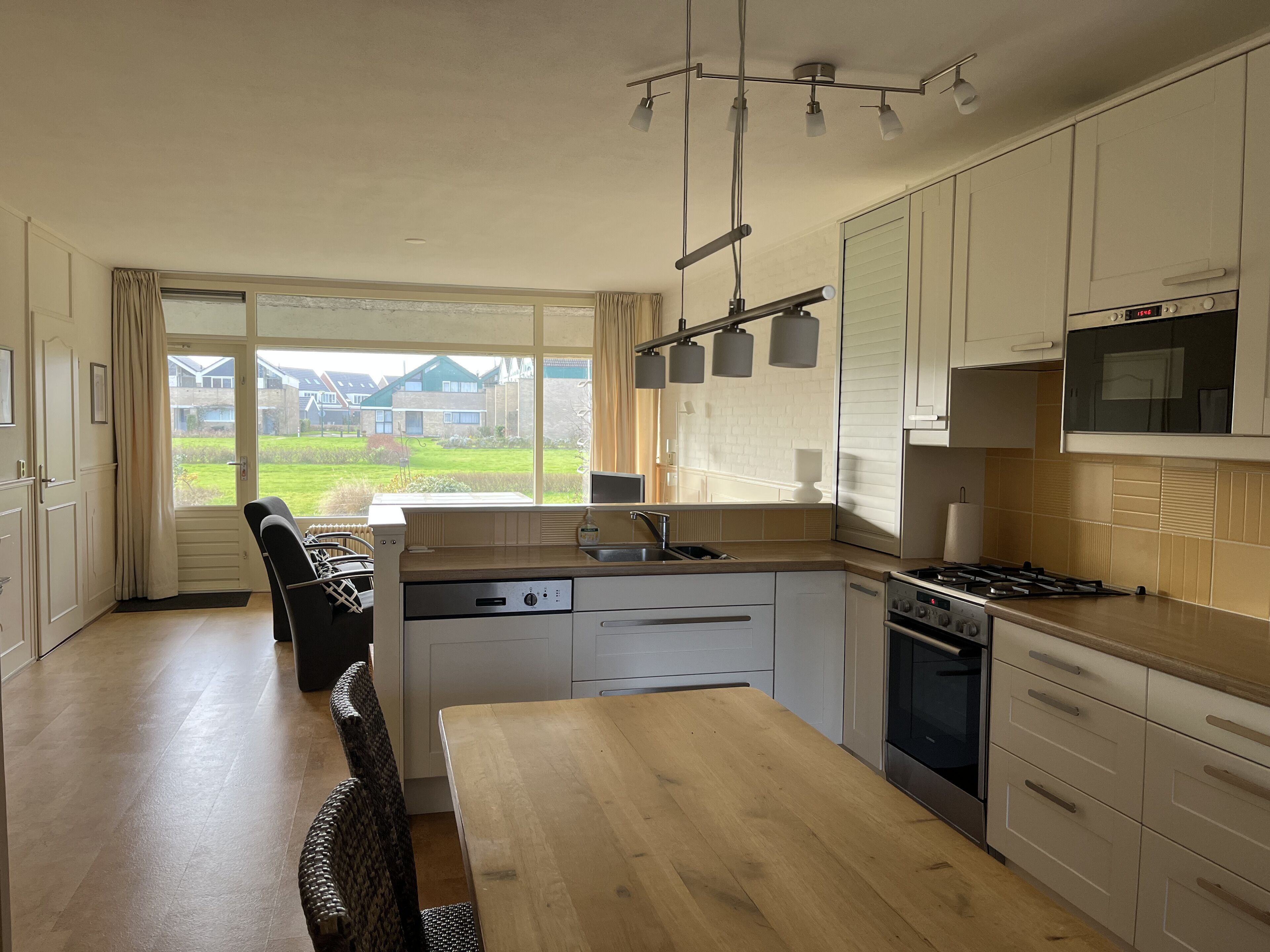 Holiday home right on the water with a berth